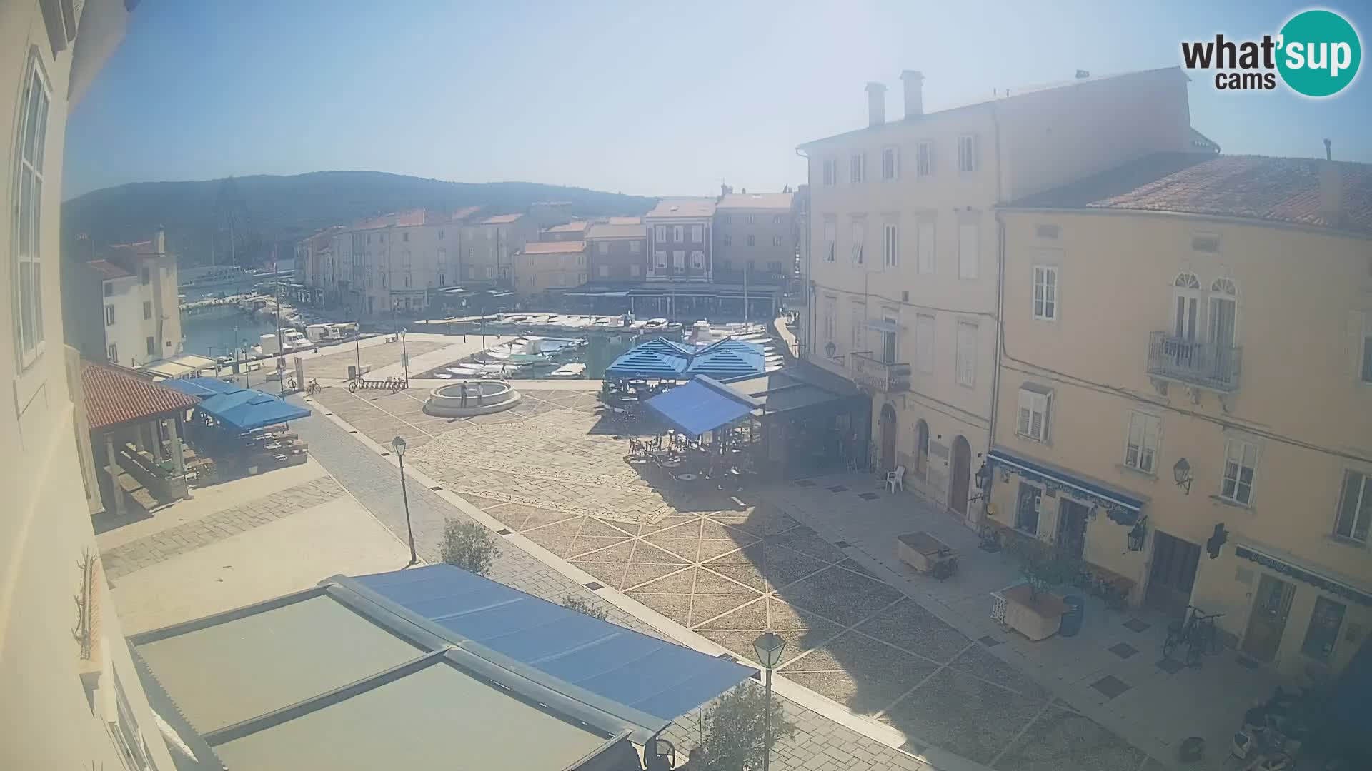 LIVE cam Cres Stadt – Hauptplatz und “mandrač” – Cres Insel – Kroatien