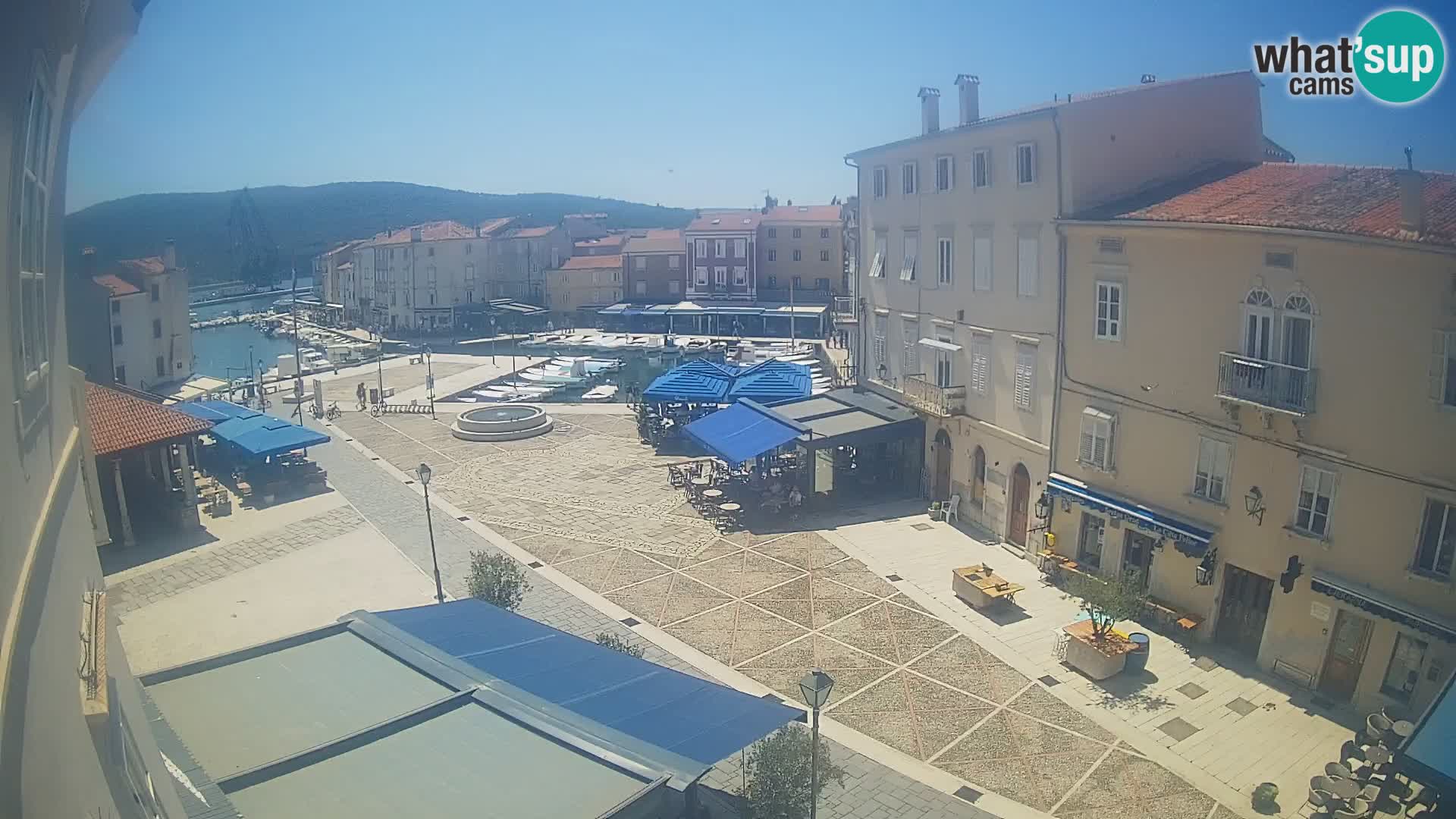 Cámara en vivo ciudad de Cres – plaza principal y “mandrač” – isla de Cres – Croacia