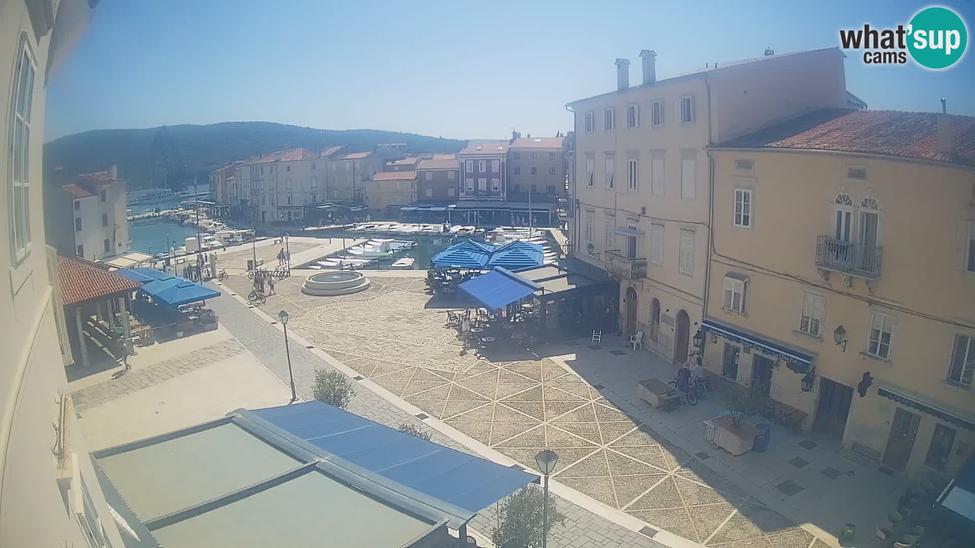 LIVE cam Cres city – place principale et “mandrač” – île de Cres – Croatie