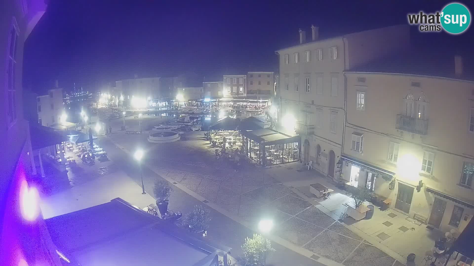 Cámara en vivo ciudad de Cres – plaza principal y “mandrač” – isla de Cres – Croacia