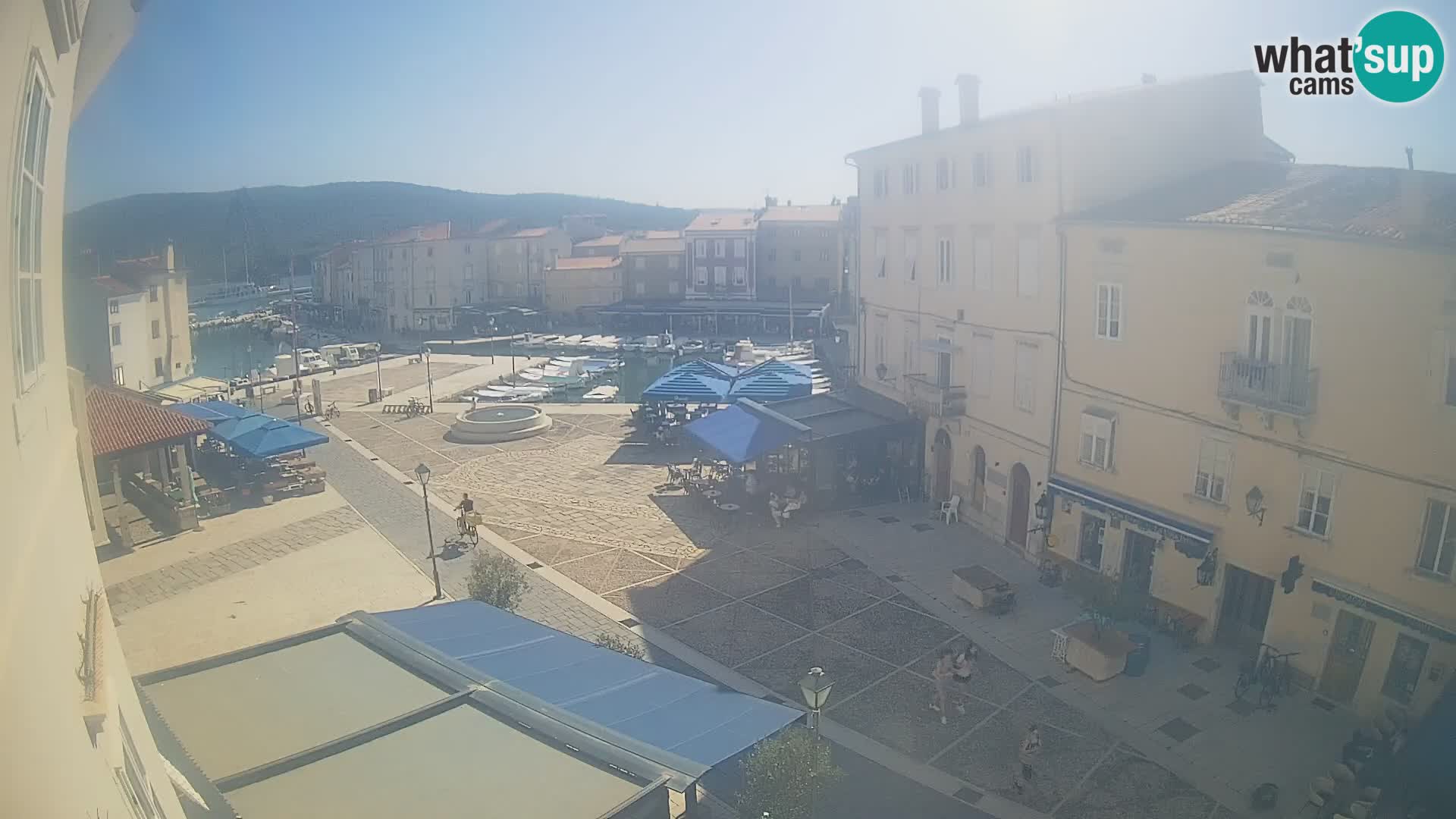 LIVE cam Cres Stadt – Hauptplatz und “mandrač” – Cres Insel – Kroatien