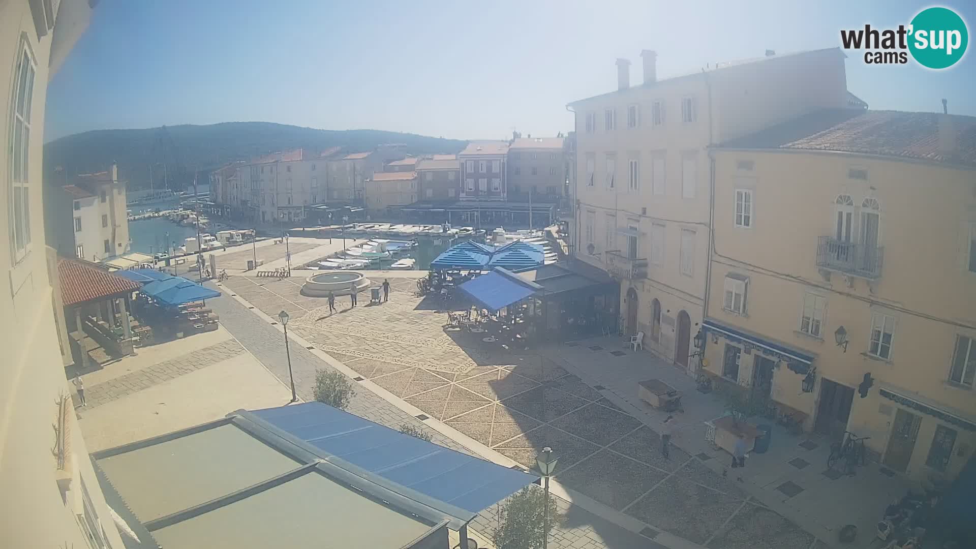 LIVE cam Cres city – place principale et “mandrač” – île de Cres – Croatie