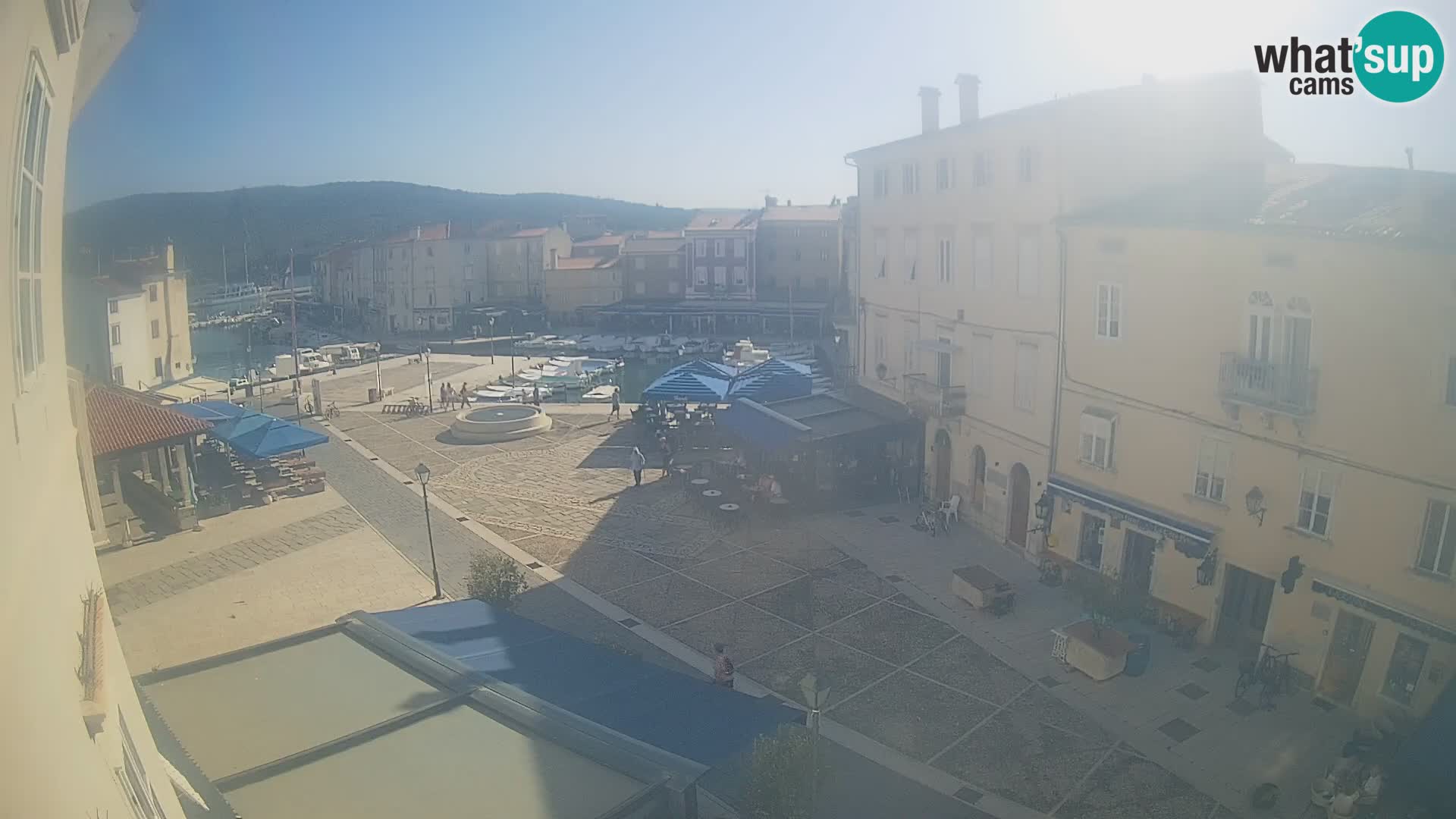 Cámara en vivo ciudad de Cres – plaza principal y “mandrač” – isla de Cres – Croacia