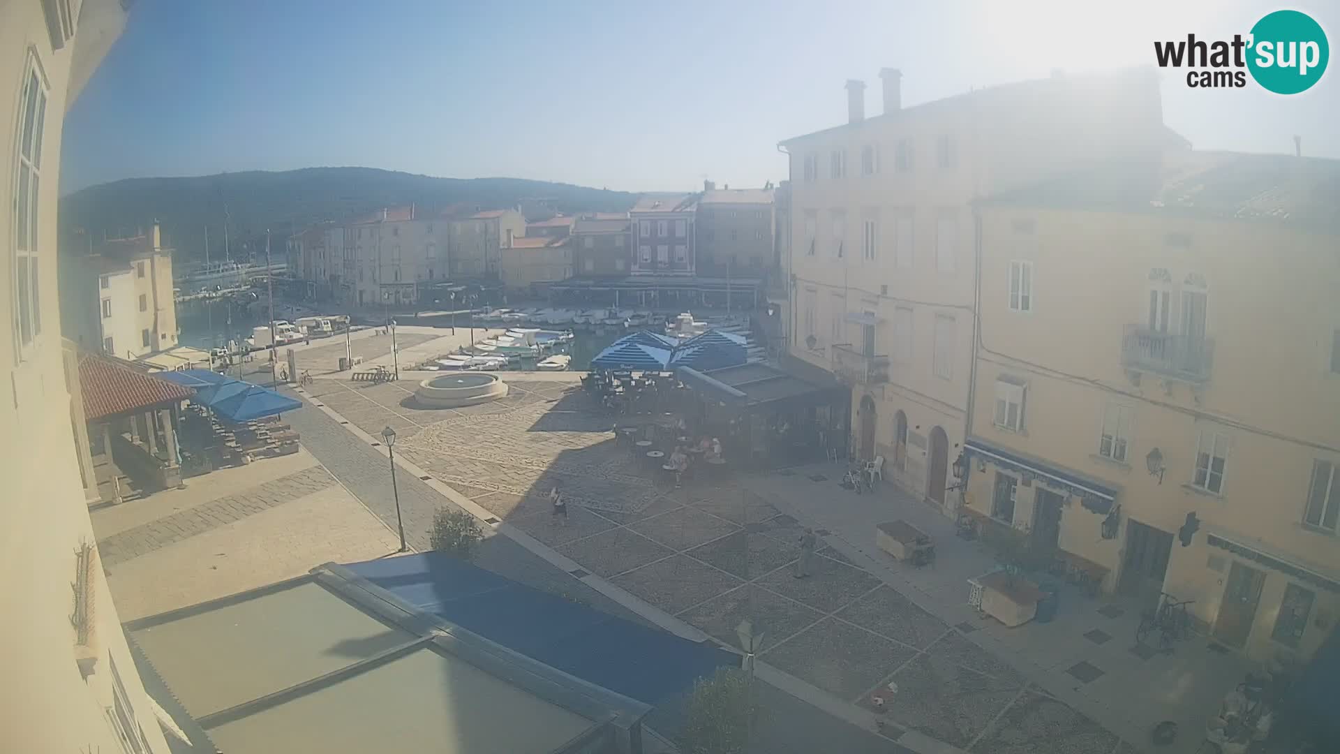 LIVE cam Cres city – place principale et “mandrač” – île de Cres – Croatie