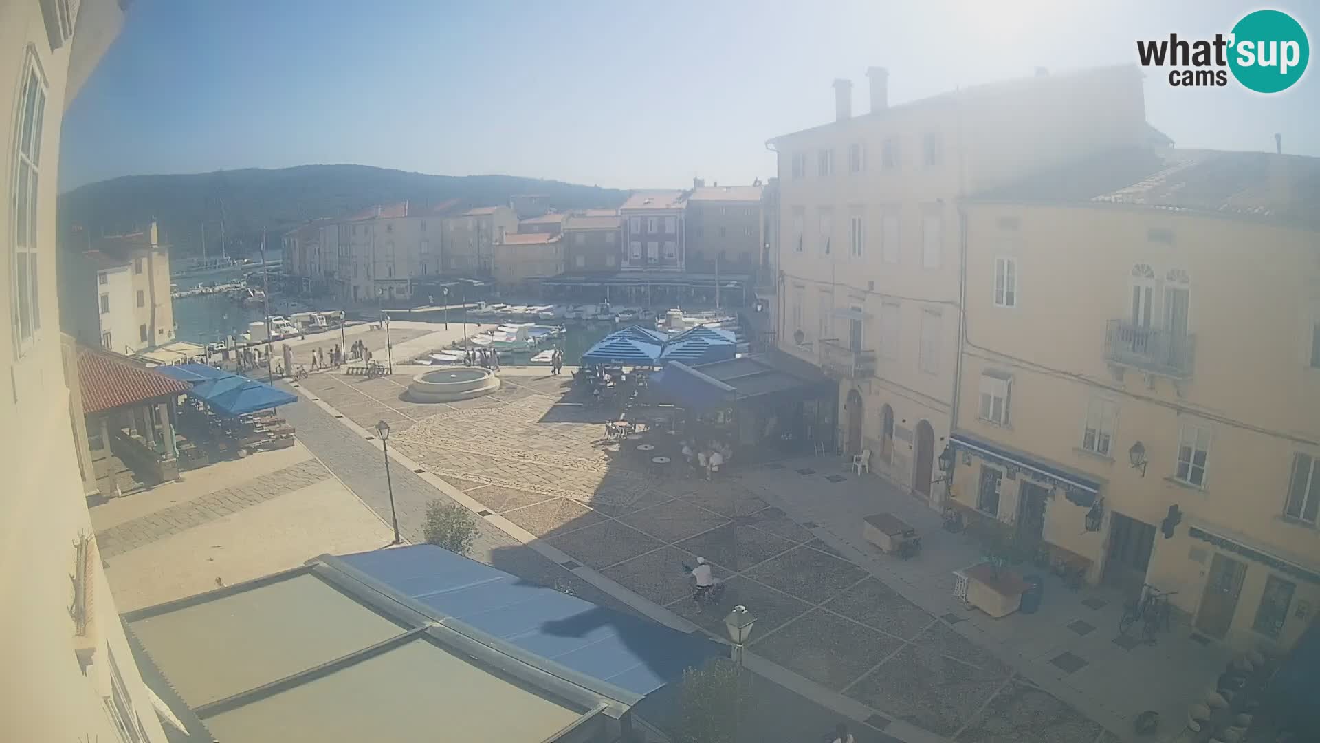 LIVE cam Cres città – piazza principale e “mandrač” – isola di Cherso – Croazia