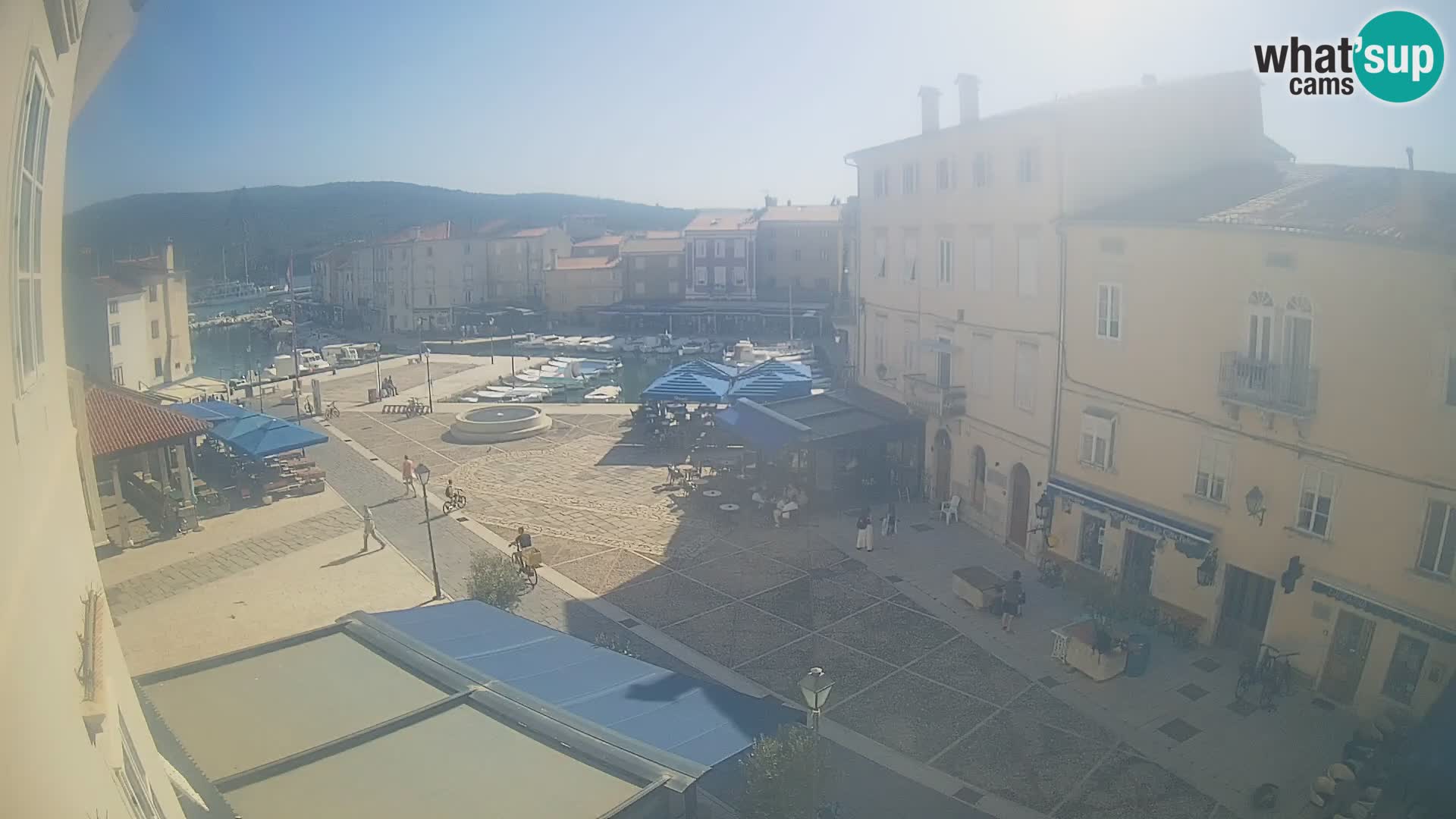 LIVE cam Cres city – place principale et “mandrač” – île de Cres – Croatie