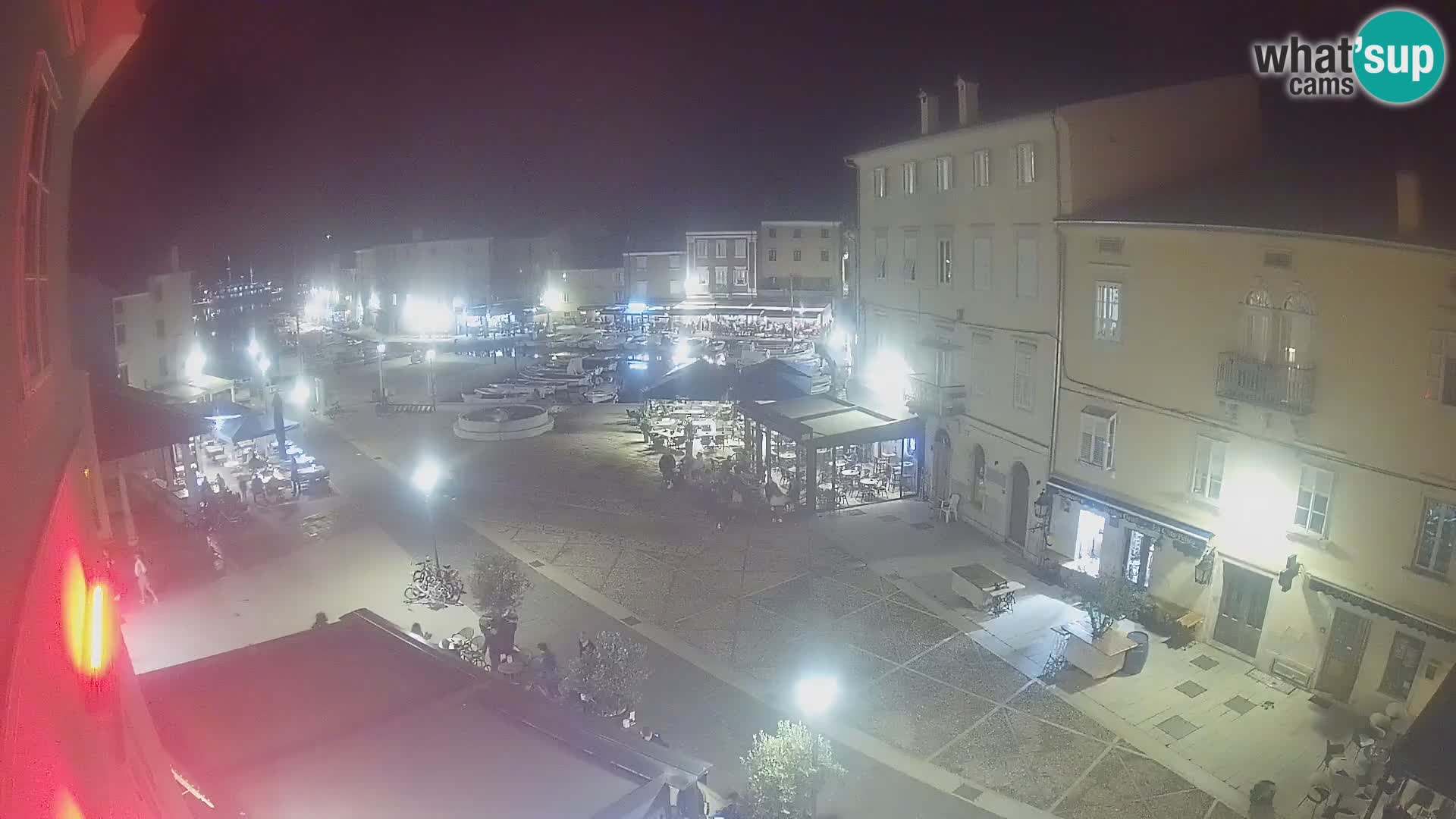 Cámara en vivo ciudad de Cres – plaza principal y “mandrač” – isla de Cres – Croacia