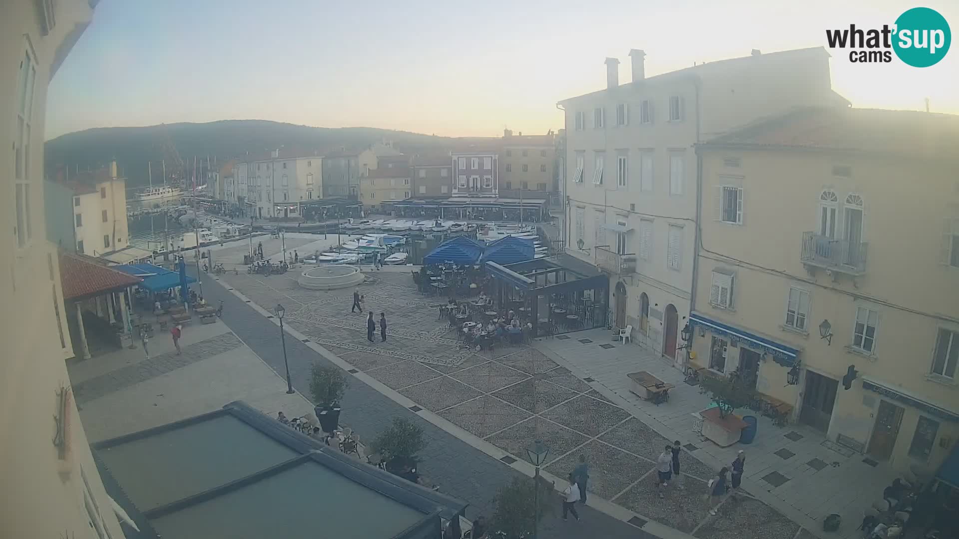LIVE cam Cres city – place principale et “mandrač” – île de Cres – Croatie