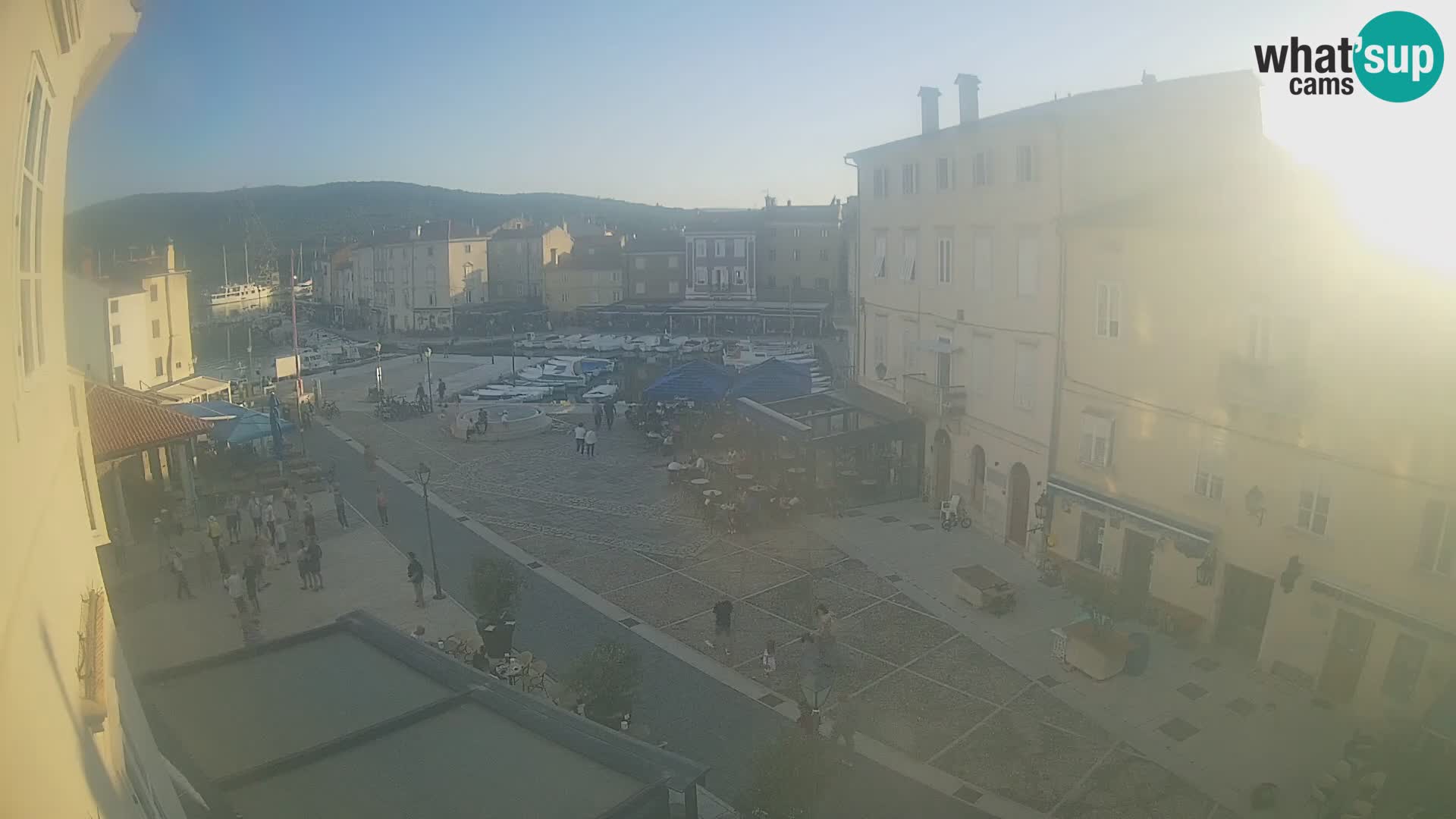 LIVE cam Cres città – piazza principale e “mandrač” – isola di Cherso – Croazia