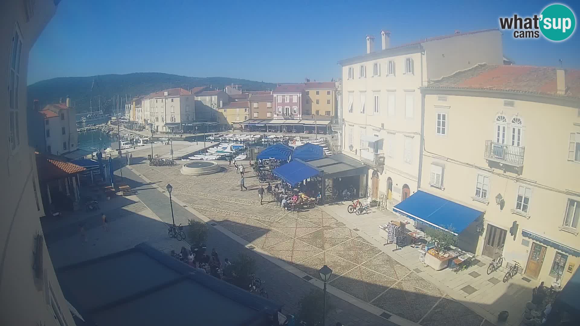 LIVE cam Cres city – place principale et “mandrač” – île de Cres – Croatie