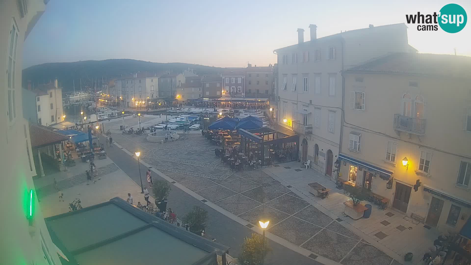 LIVE cam Cres city – place principale et “mandrač” – île de Cres – Croatie