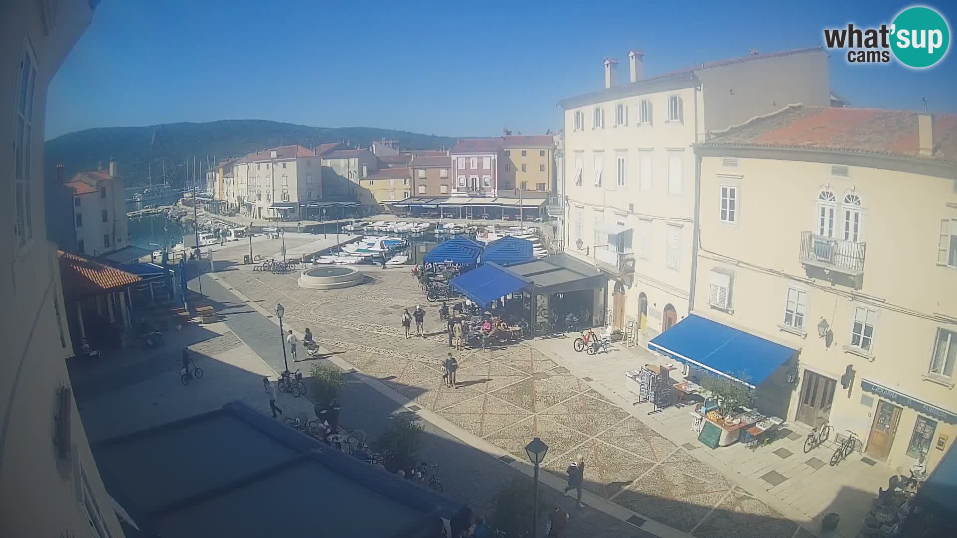 Cámara en vivo ciudad de Cres – plaza principal y “mandrač” – isla de Cres – Croacia