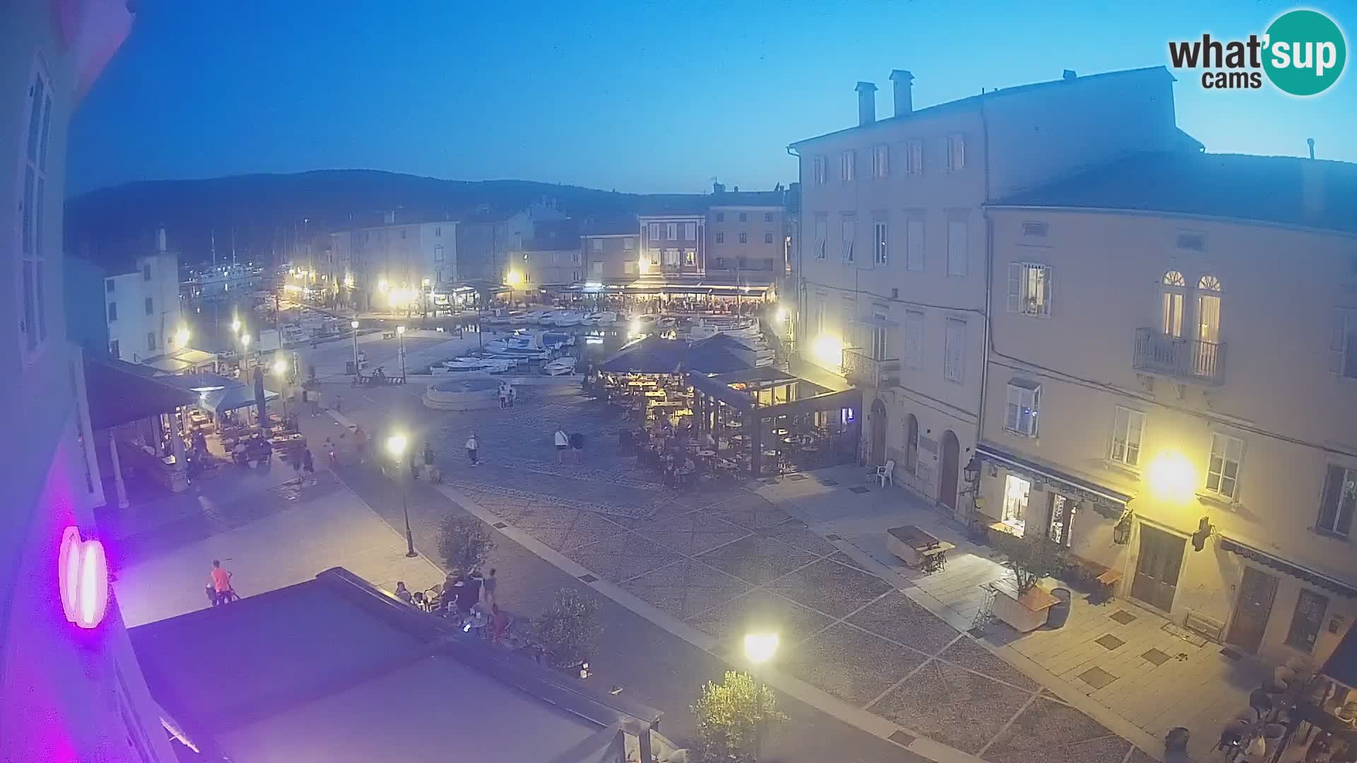 LIVE cam Cres city – place principale et “mandrač” – île de Cres – Croatie