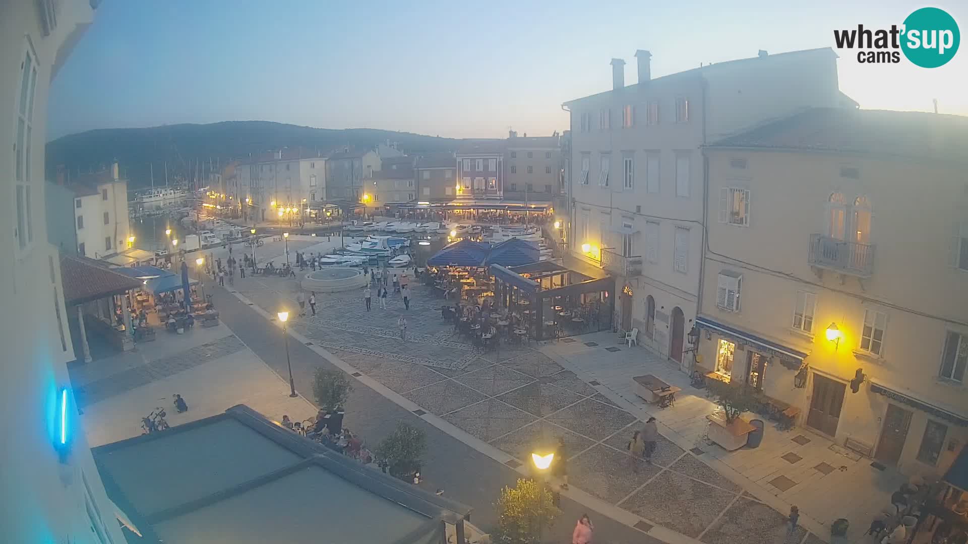 Cámara en vivo ciudad de Cres – plaza principal y “mandrač” – isla de Cres – Croacia