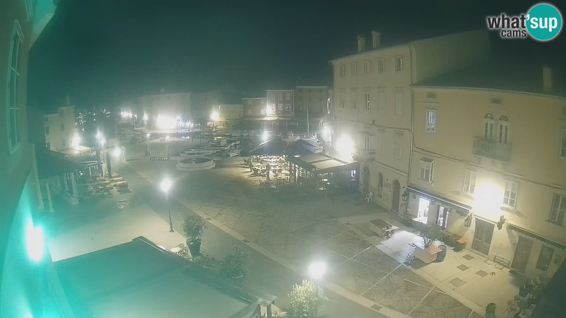 Kamera v ŽIVO Cres mesto – glavni trg in “mandrač” – otok Cres – Hrvaška