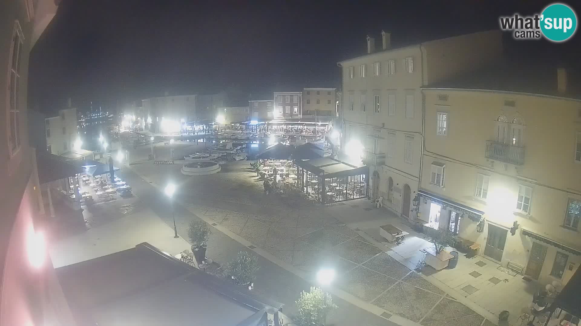 LIVE cam Cres city – place principale et “mandrač” – île de Cres – Croatie