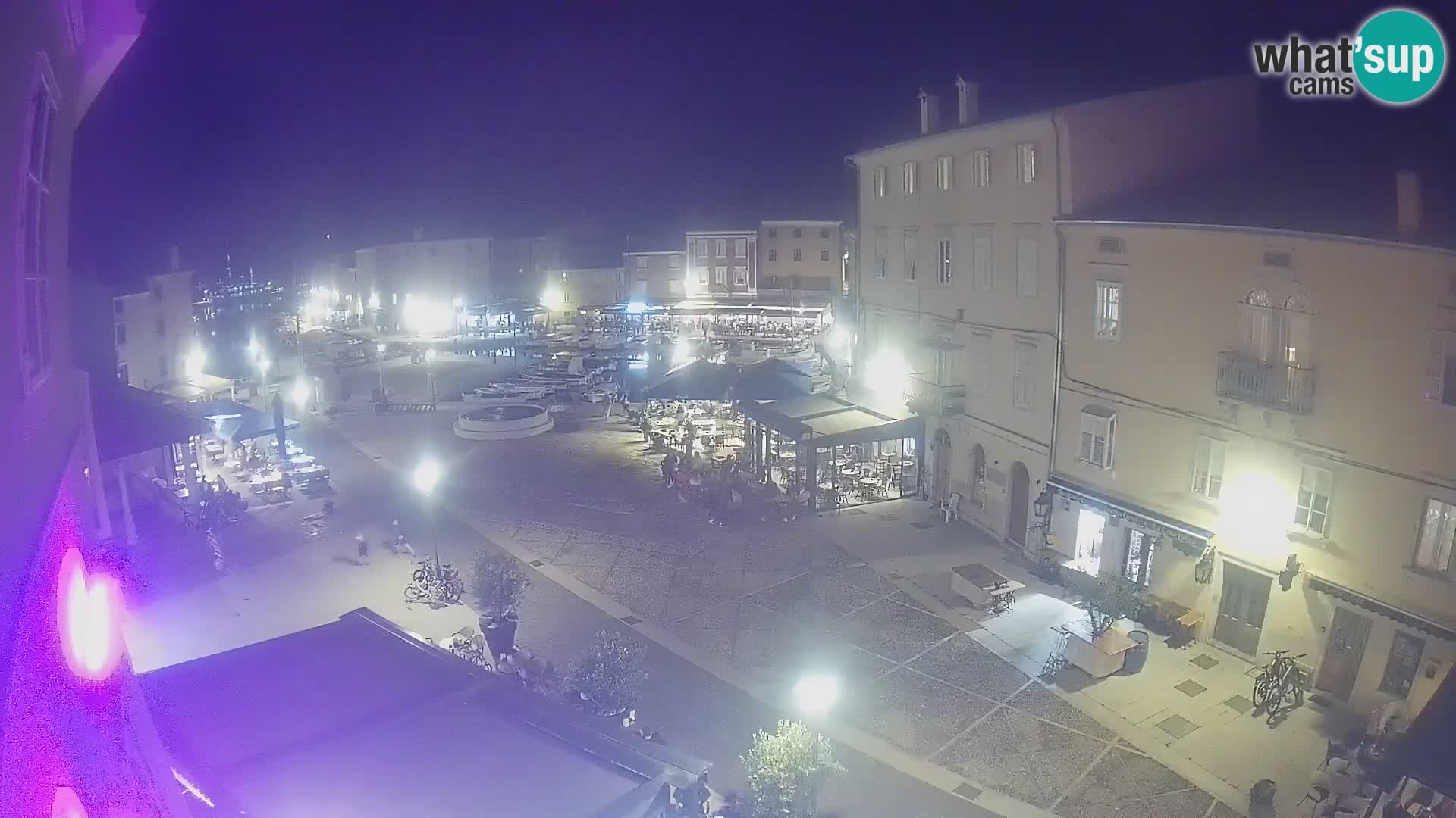 Cámara en vivo ciudad de Cres – plaza principal y “mandrač” – isla de Cres – Croacia