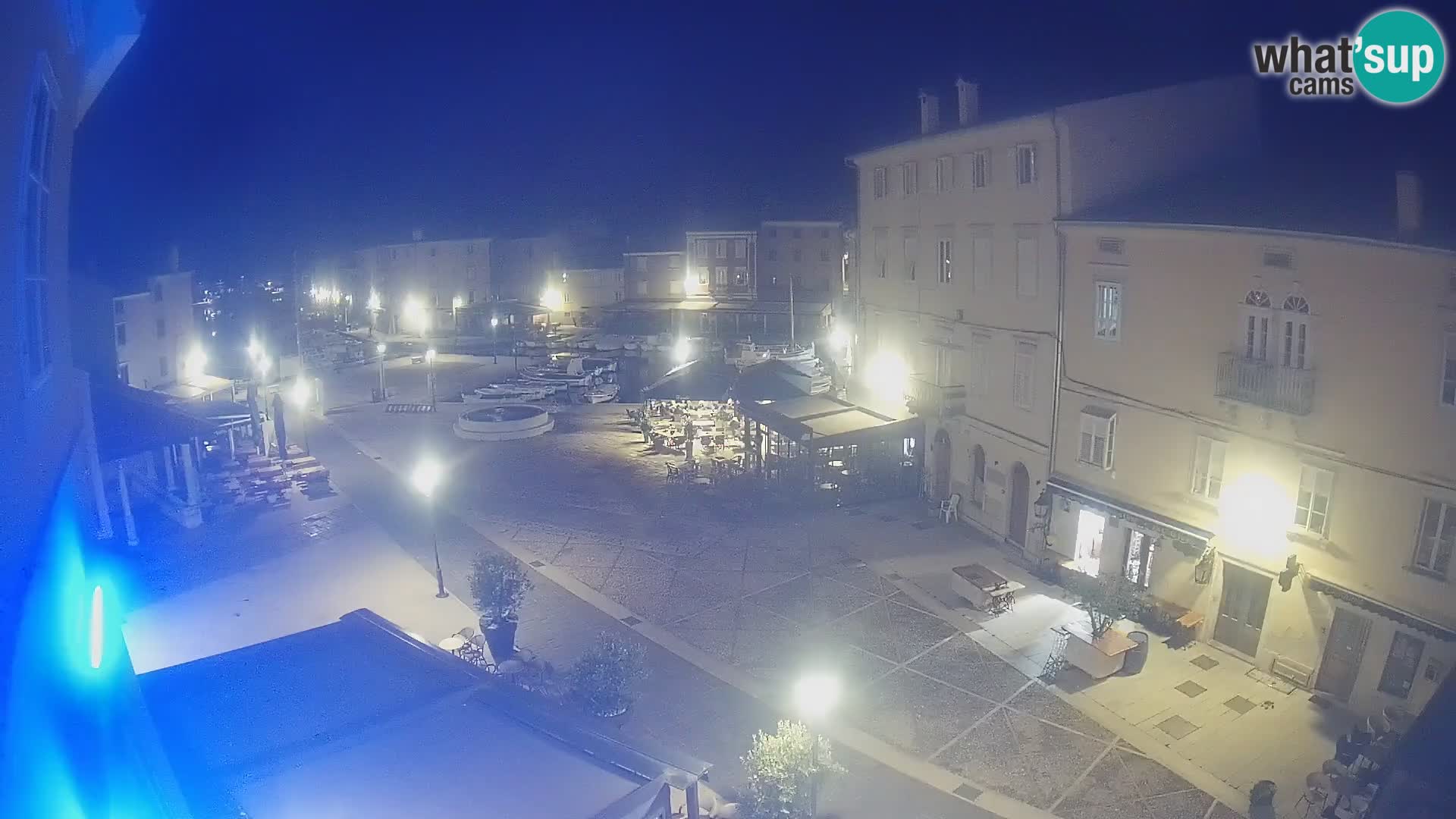 Kamera v ŽIVO Cres mesto – glavni trg in “mandrač” – otok Cres – Hrvaška