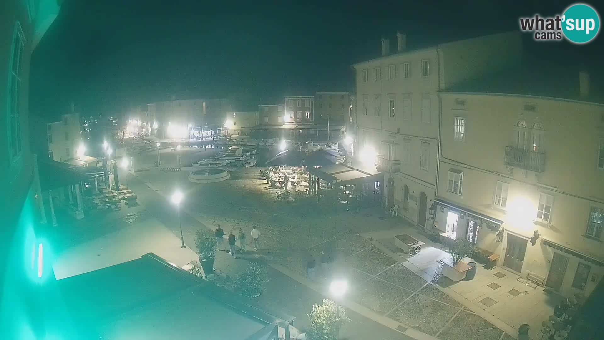 Web kamera Grad Cres – glavni trg i “mandrač” – otok Cres