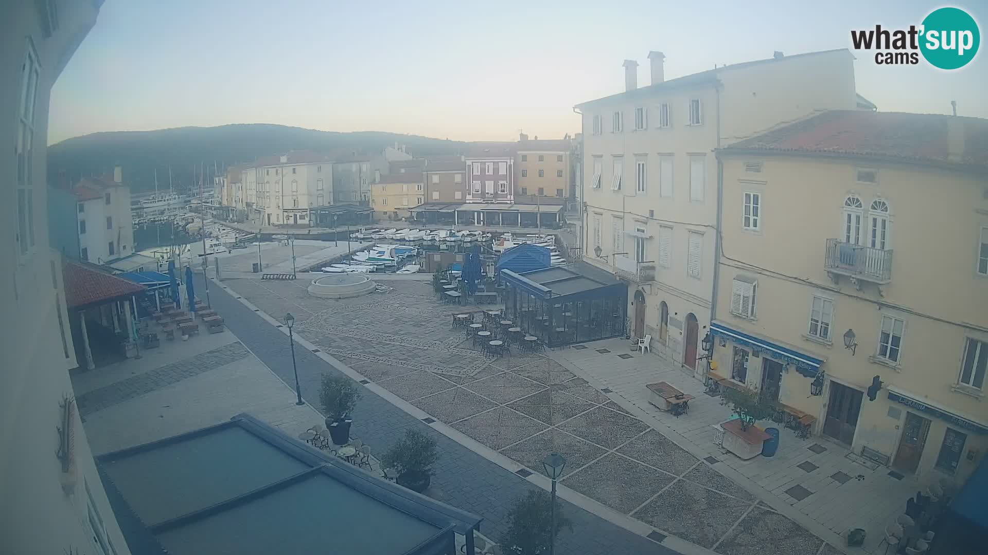 LIVE cam Cres Stadt – Hauptplatz und “mandrač” – Cres Insel – Kroatien