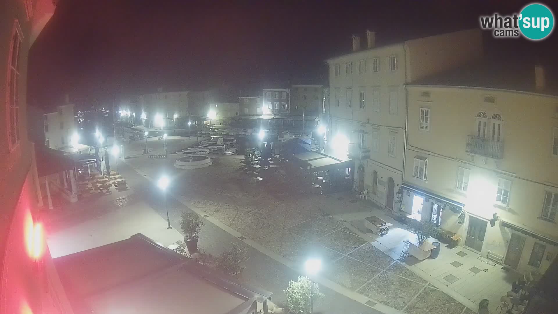 Web kamera Grad Cres – glavni trg i “mandrač” – otok Cres