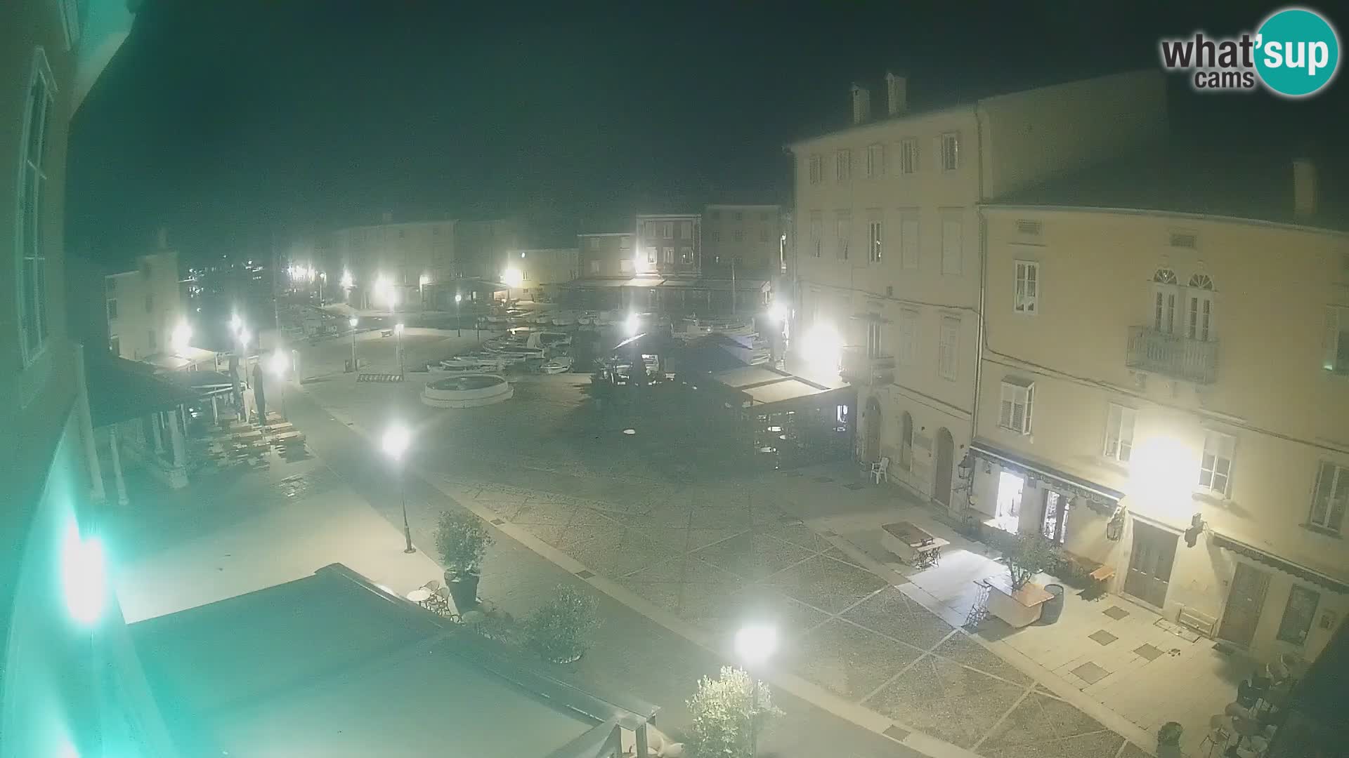 LIVE cam Cres city – place principale et “mandrač” – île de Cres – Croatie