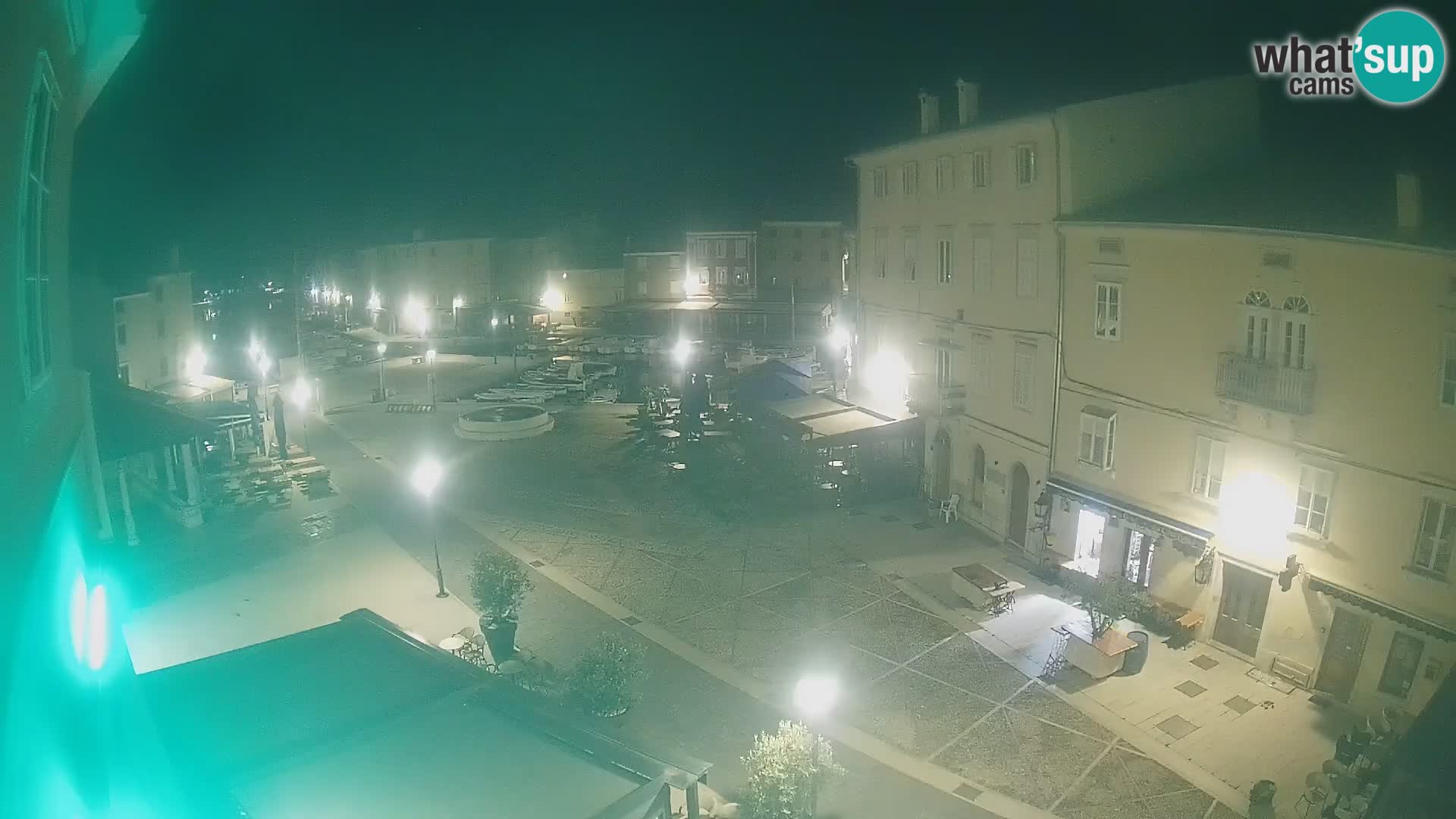 Cámara en vivo ciudad de Cres – plaza principal y “mandrač” – isla de Cres – Croacia