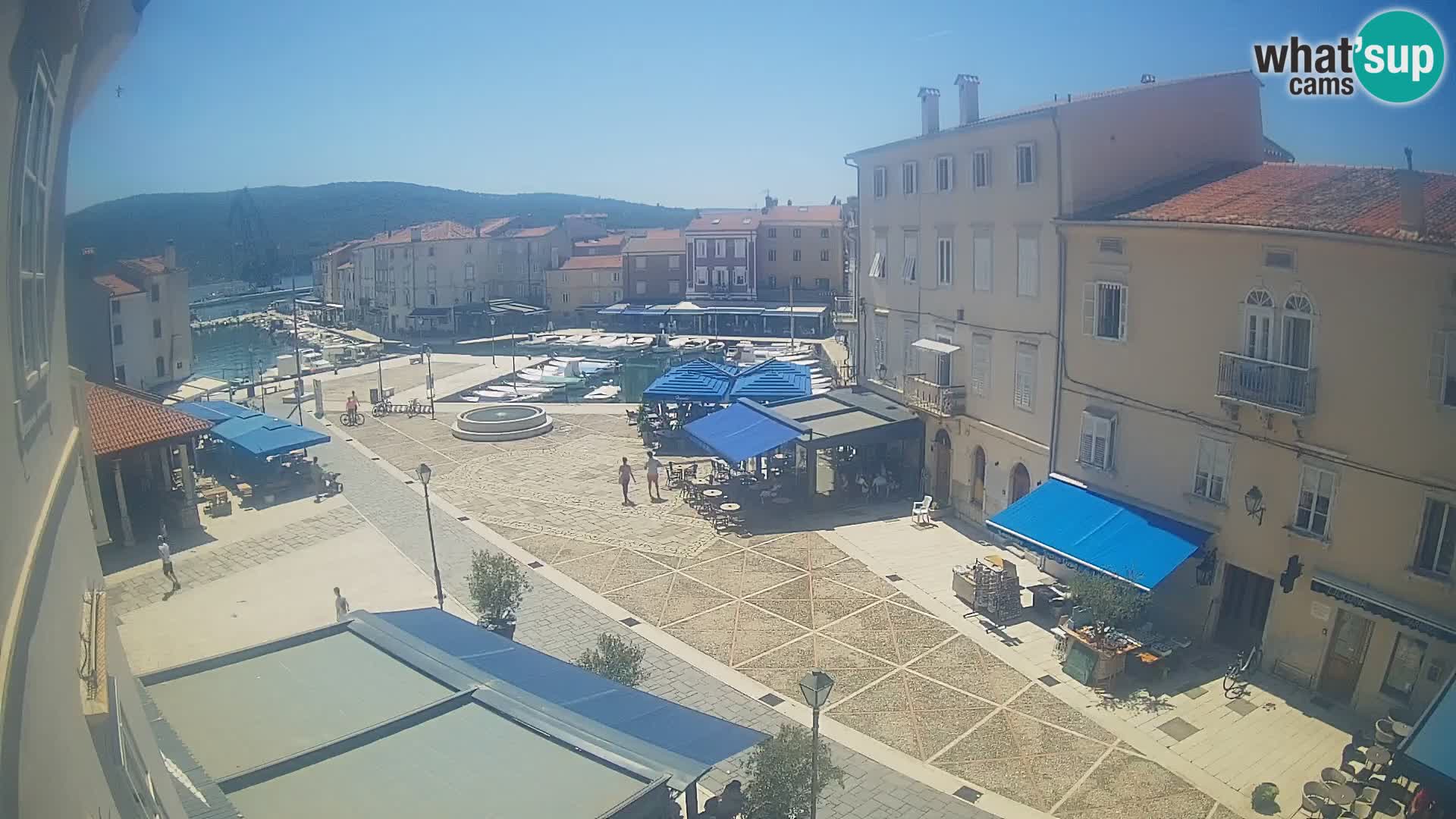 Kamera v ŽIVO Cres mesto – glavni trg in “mandrač” – otok Cres – Hrvaška