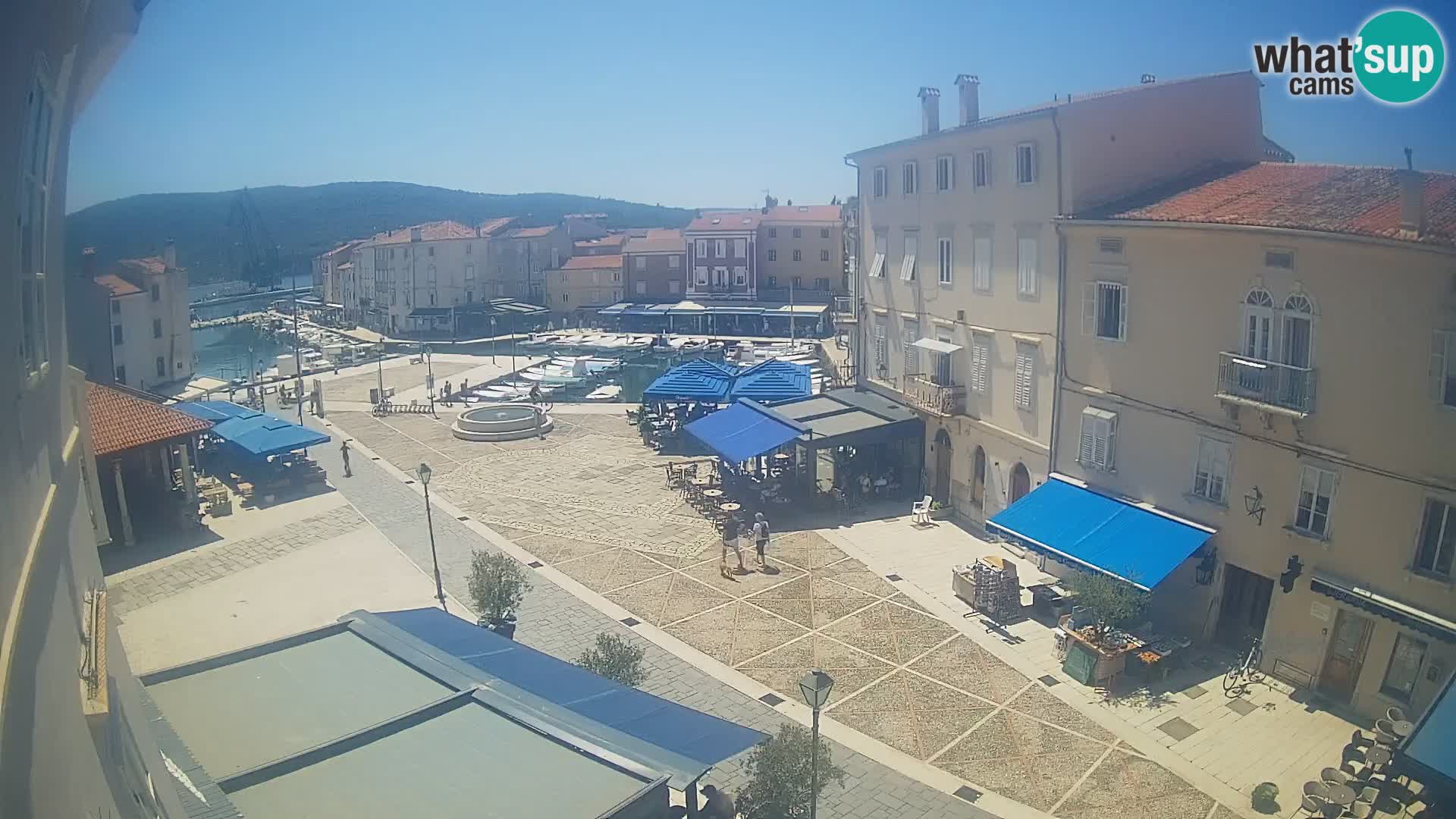Kamera v ŽIVO Cres mesto – glavni trg in “mandrač” – otok Cres – Hrvaška