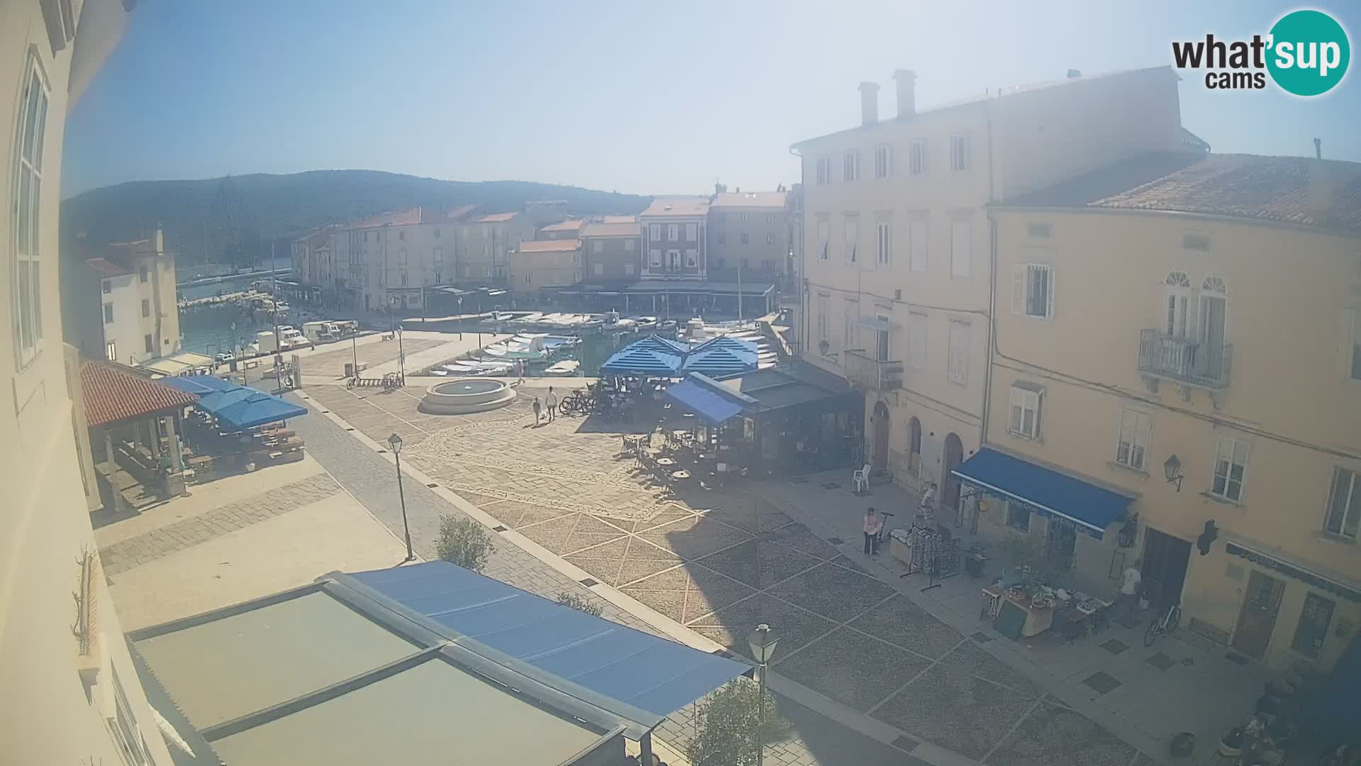 LIVE cam Cres Stadt – Hauptplatz und “mandrač” – Cres Insel – Kroatien