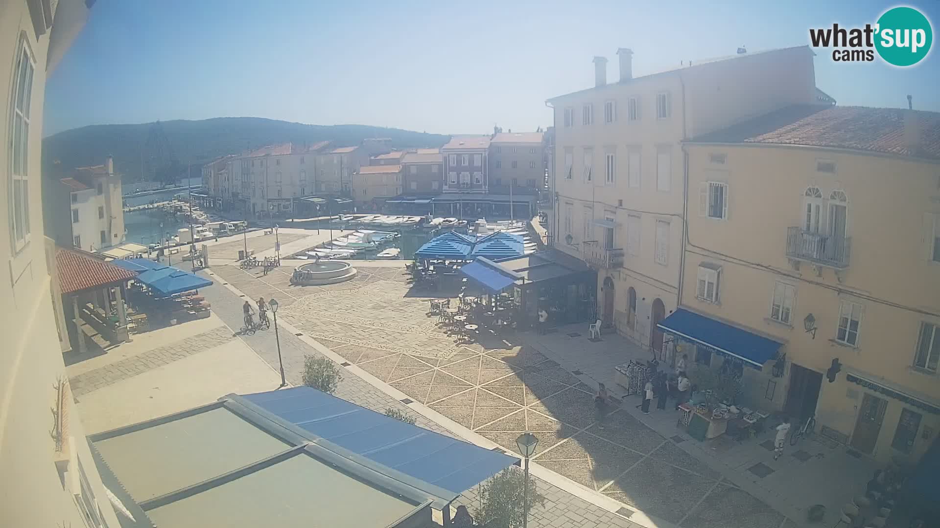 Cámara en vivo ciudad de Cres – plaza principal y “mandrač” – isla de Cres – Croacia