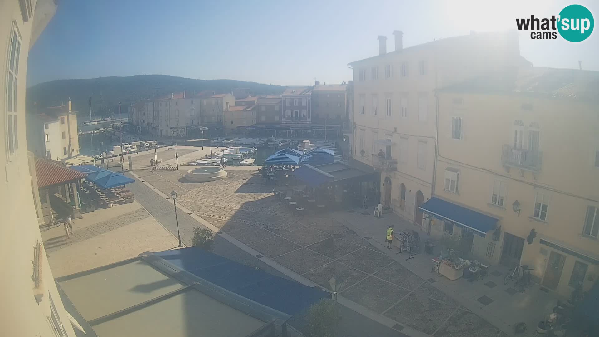 LIVE cam Cres Stadt – Hauptplatz und “mandrač” – Cres Insel – Kroatien
