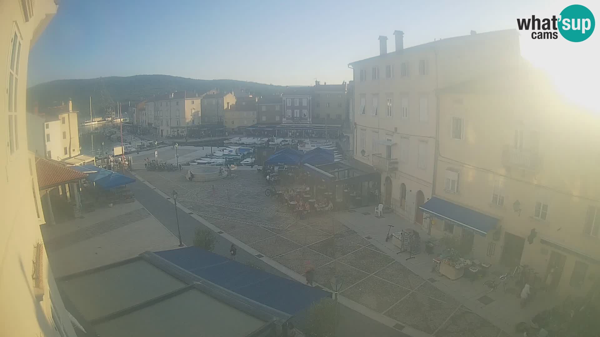 LIVE cam Cres city – place principale et “mandrač” – île de Cres – Croatie