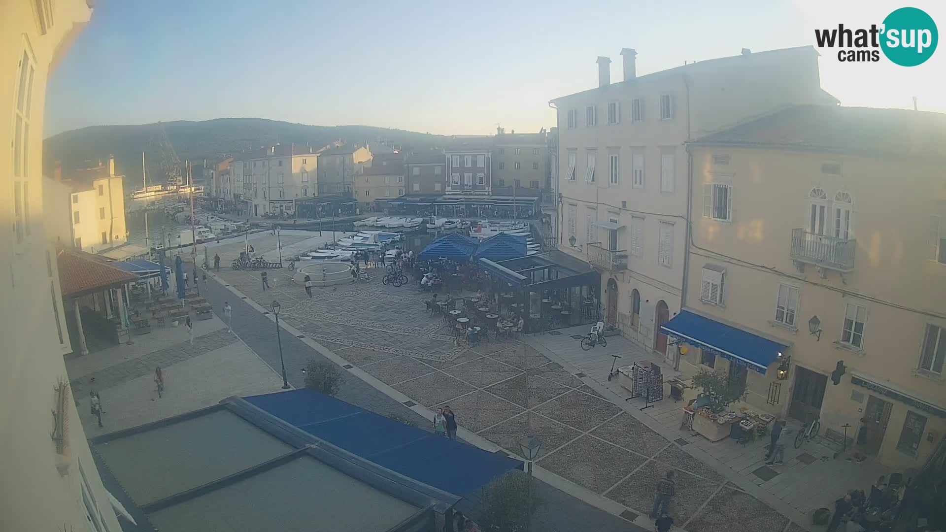 LIVE cam Cres città – piazza principale e “mandrač” – isola di Cherso – Croazia