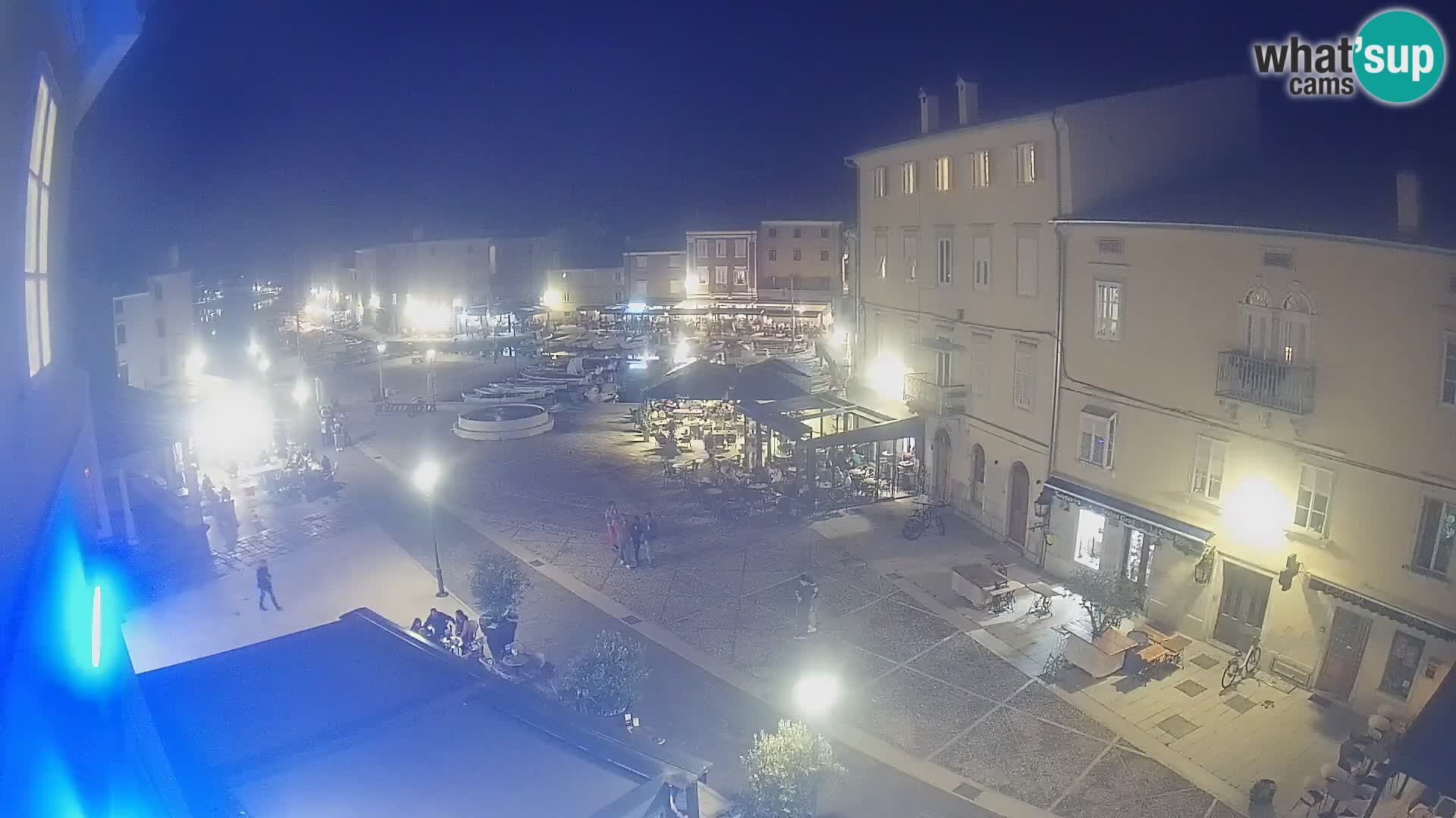 Web kamera Grad Cres – glavni trg i “mandrač” – otok Cres