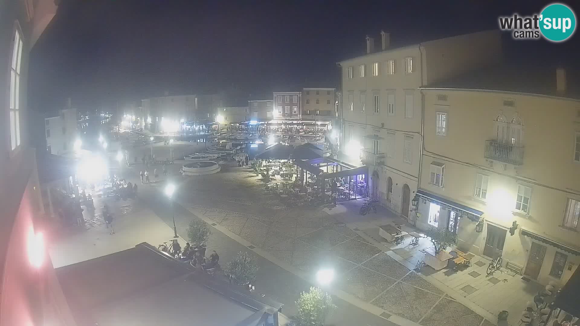 Cámara en vivo ciudad de Cres – plaza principal y “mandrač” – isla de Cres – Croacia