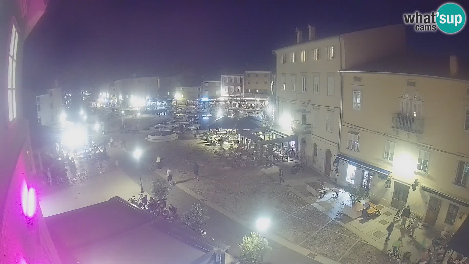 Cámara en vivo ciudad de Cres – plaza principal y “mandrač” – isla de Cres – Croacia