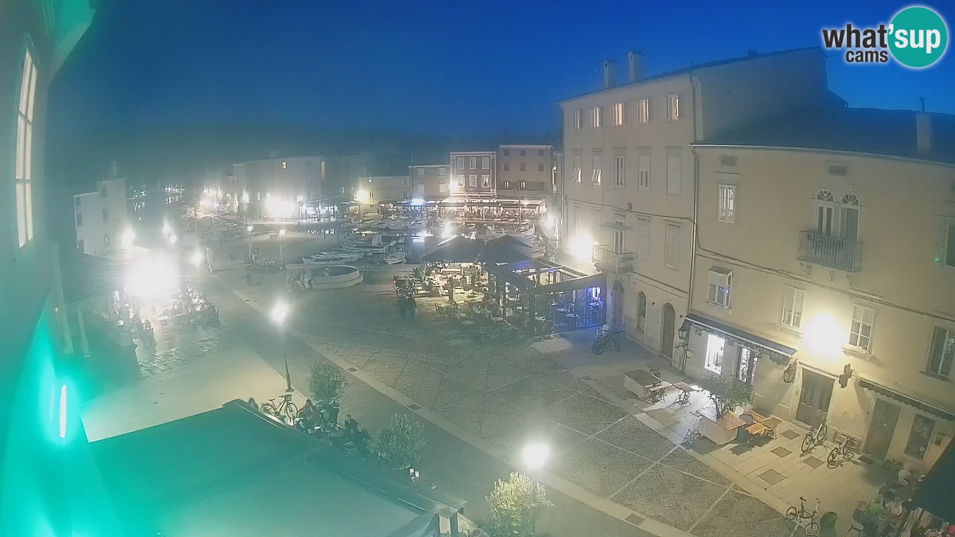 LIVE cam Cres city – place principale et “mandrač” – île de Cres – Croatie