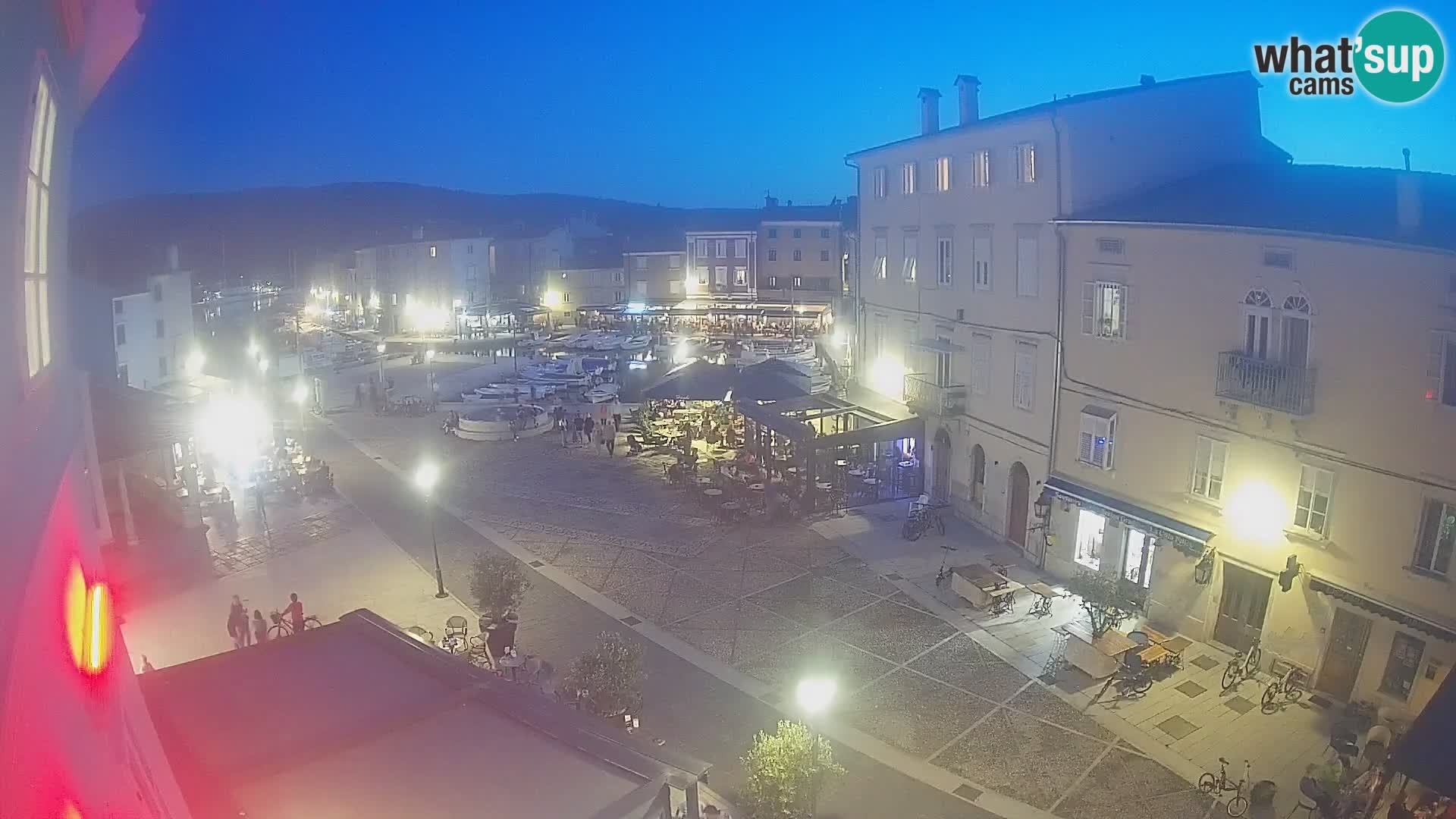 Cámara en vivo ciudad de Cres – plaza principal y “mandrač” – isla de Cres – Croacia