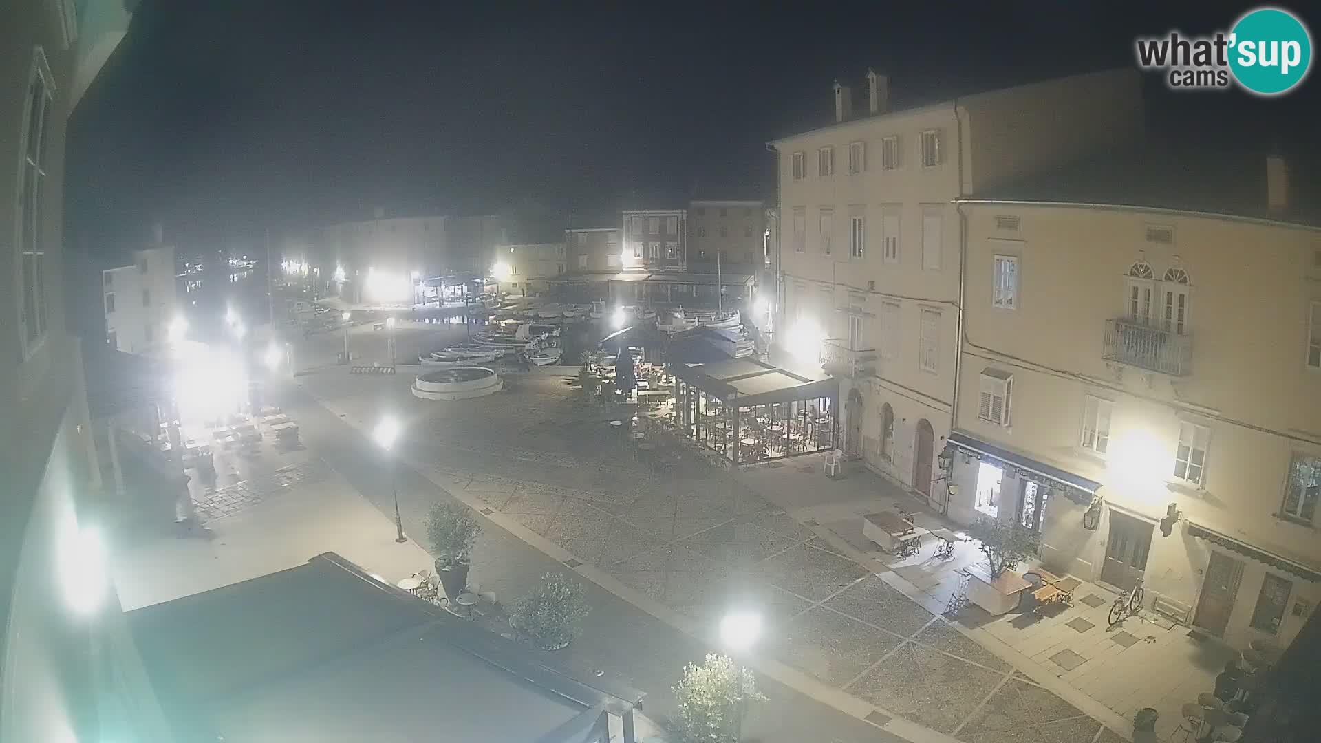 Kamera v ŽIVO Cres mesto – glavni trg in “mandrač” – otok Cres – Hrvaška
