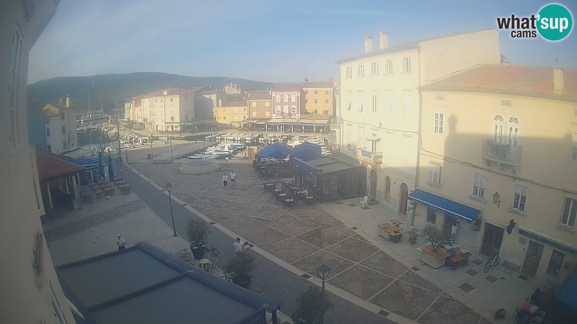 LIVE cam Cres city – place principale et “mandrač” – île de Cres – Croatie