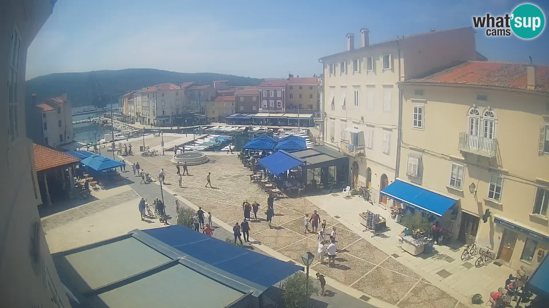 LIVE cam Cres city – place principale et “mandrač” – île de Cres – Croatie
