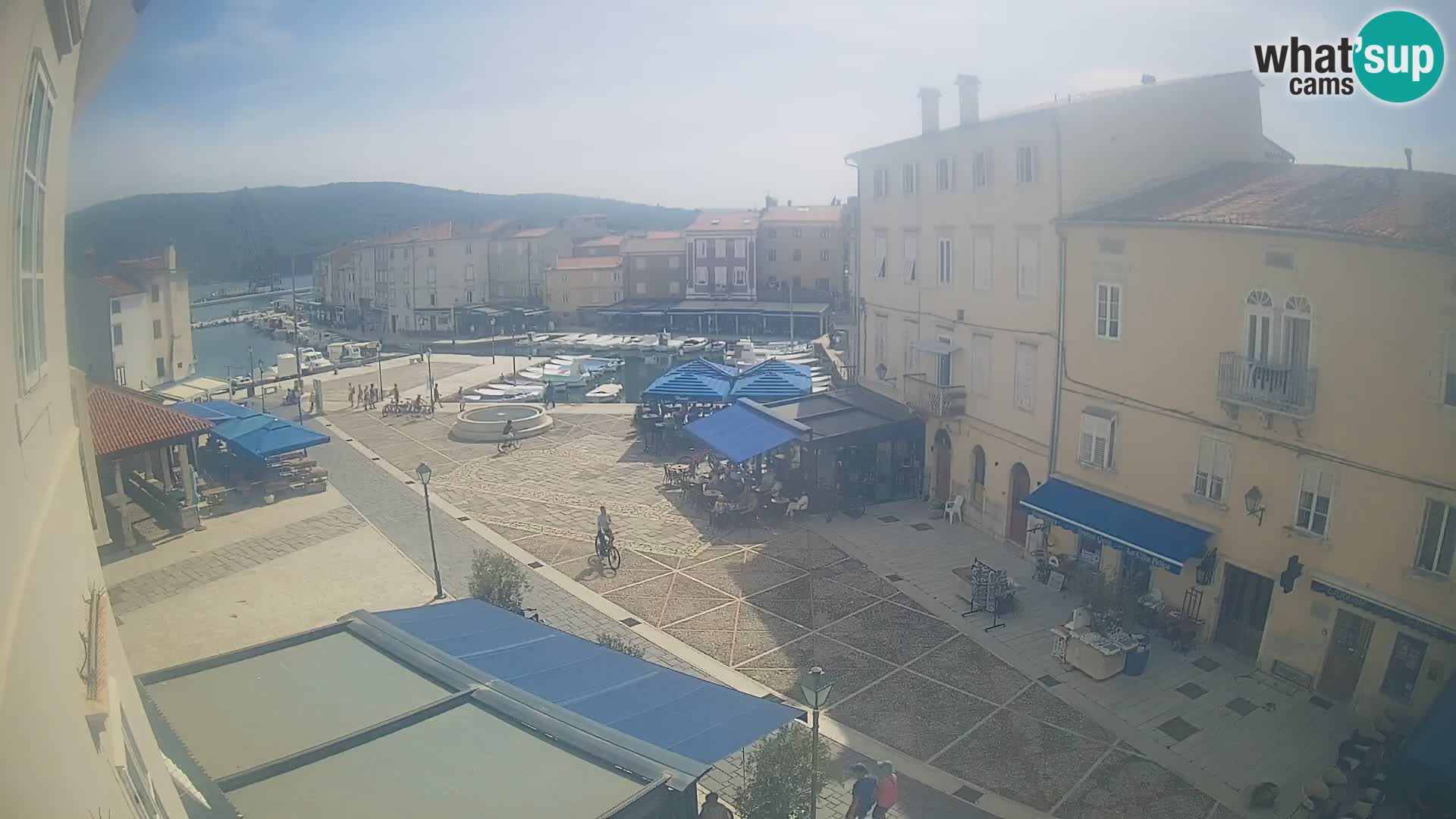 Cámara en vivo ciudad de Cres – plaza principal y “mandrač” – isla de Cres – Croacia
