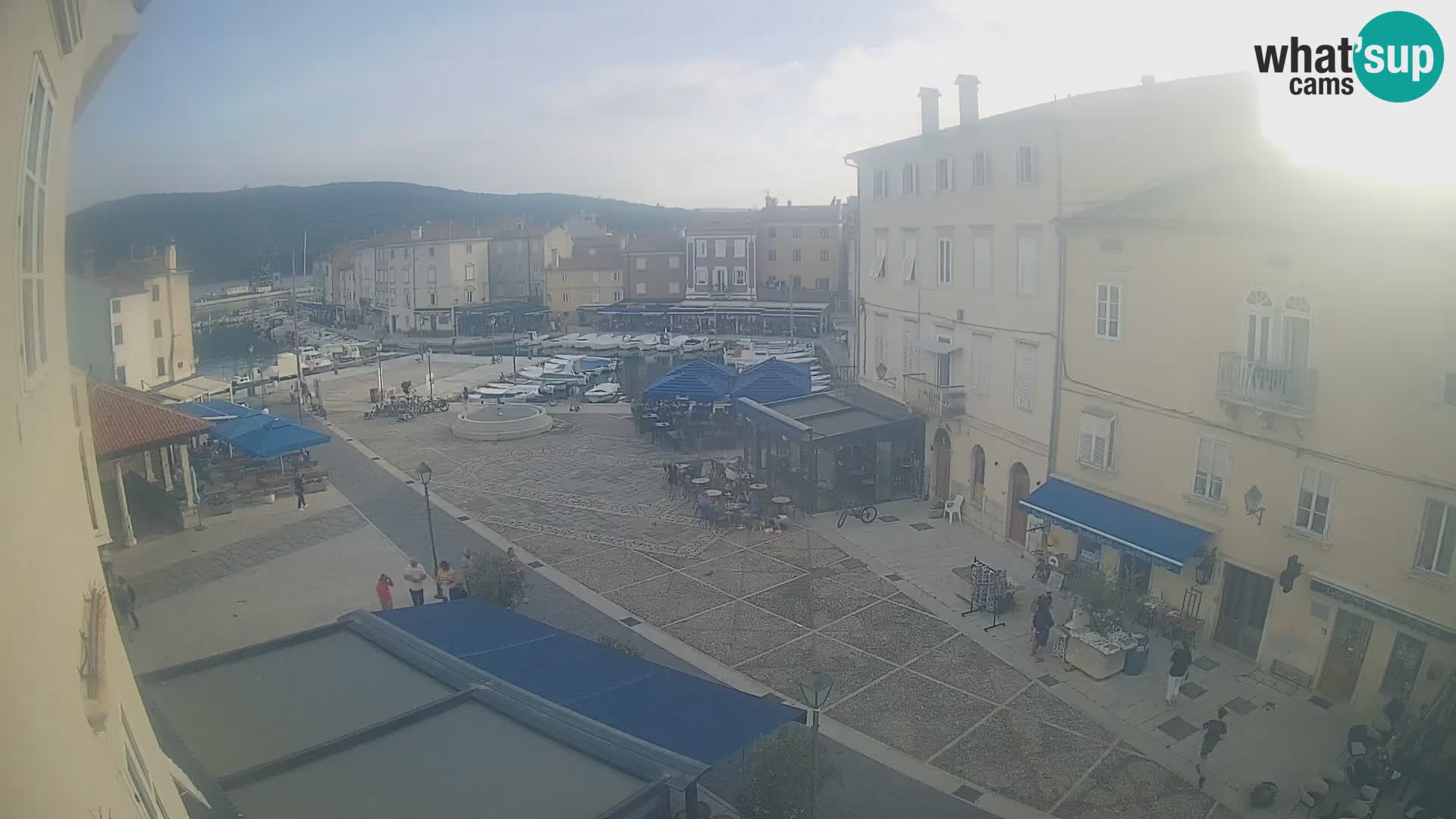 LIVE cam Cres city – place principale et “mandrač” – île de Cres – Croatie