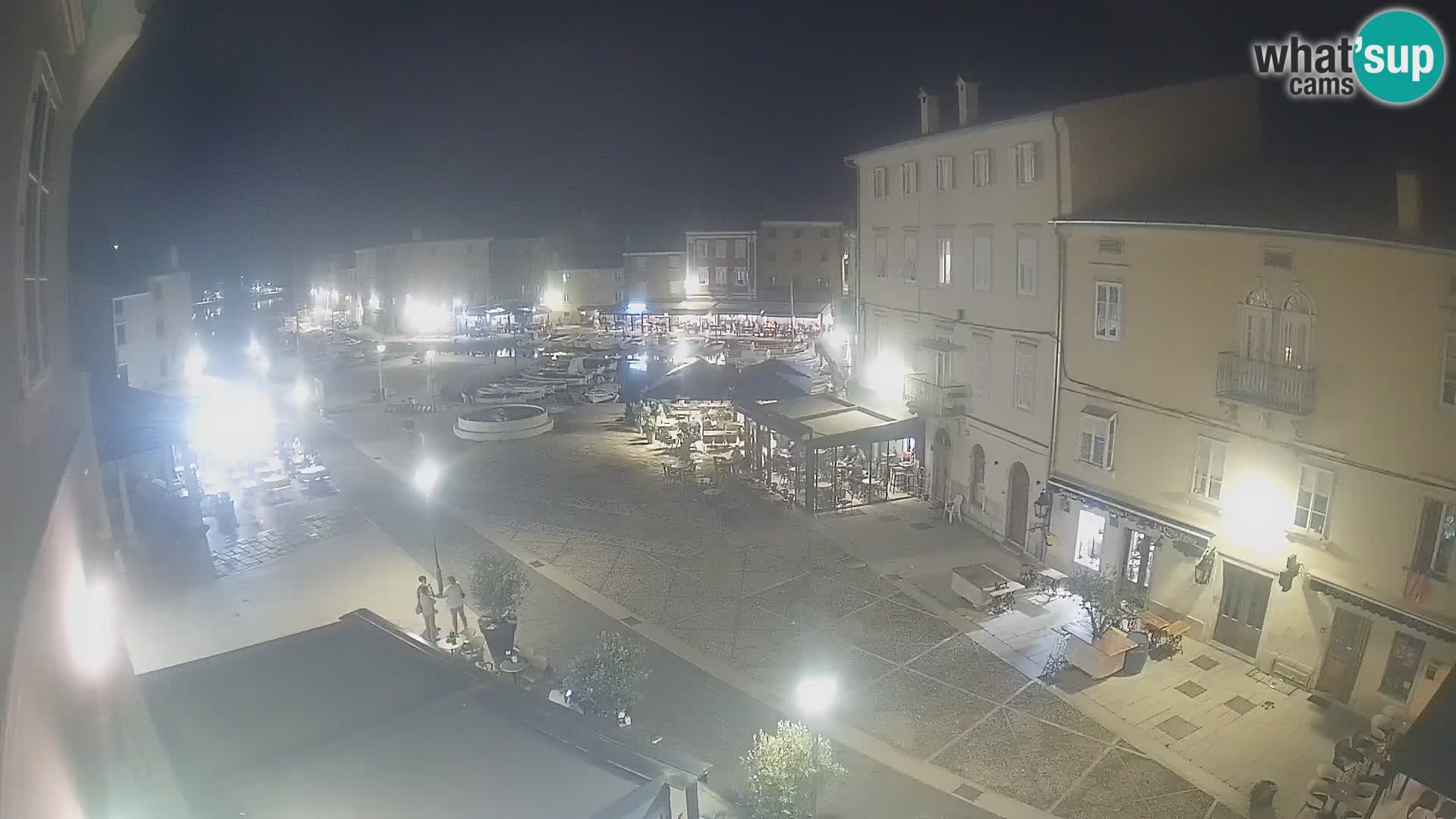 Kamera v ŽIVO Cres mesto – glavni trg in “mandrač” – otok Cres – Hrvaška