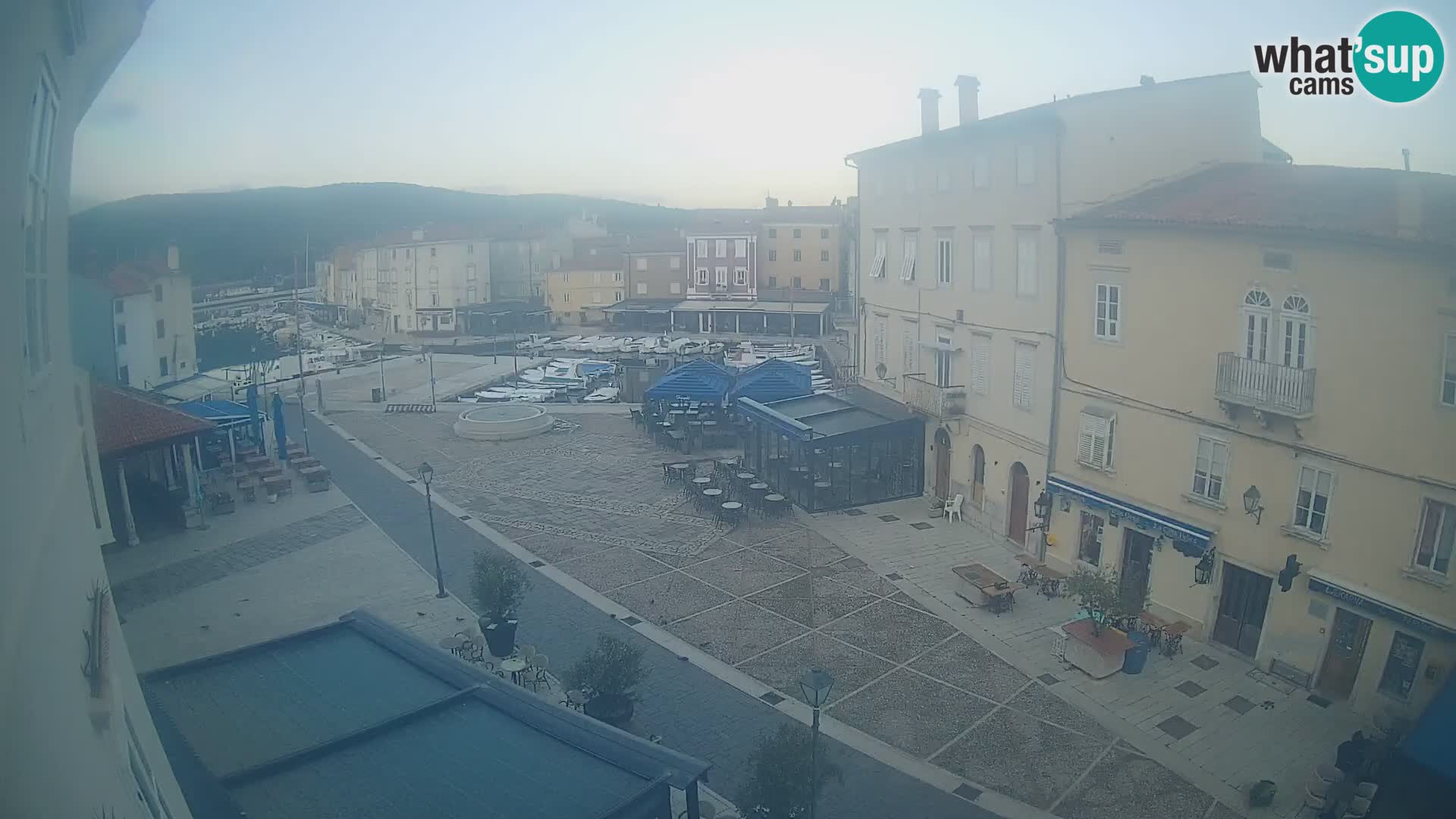 LIVE cam Cres city – place principale et “mandrač” – île de Cres – Croatie