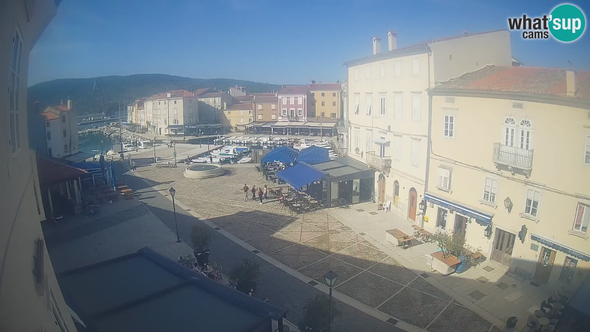 LIVE cam Cres city – place principale et “mandrač” – île de Cres – Croatie
