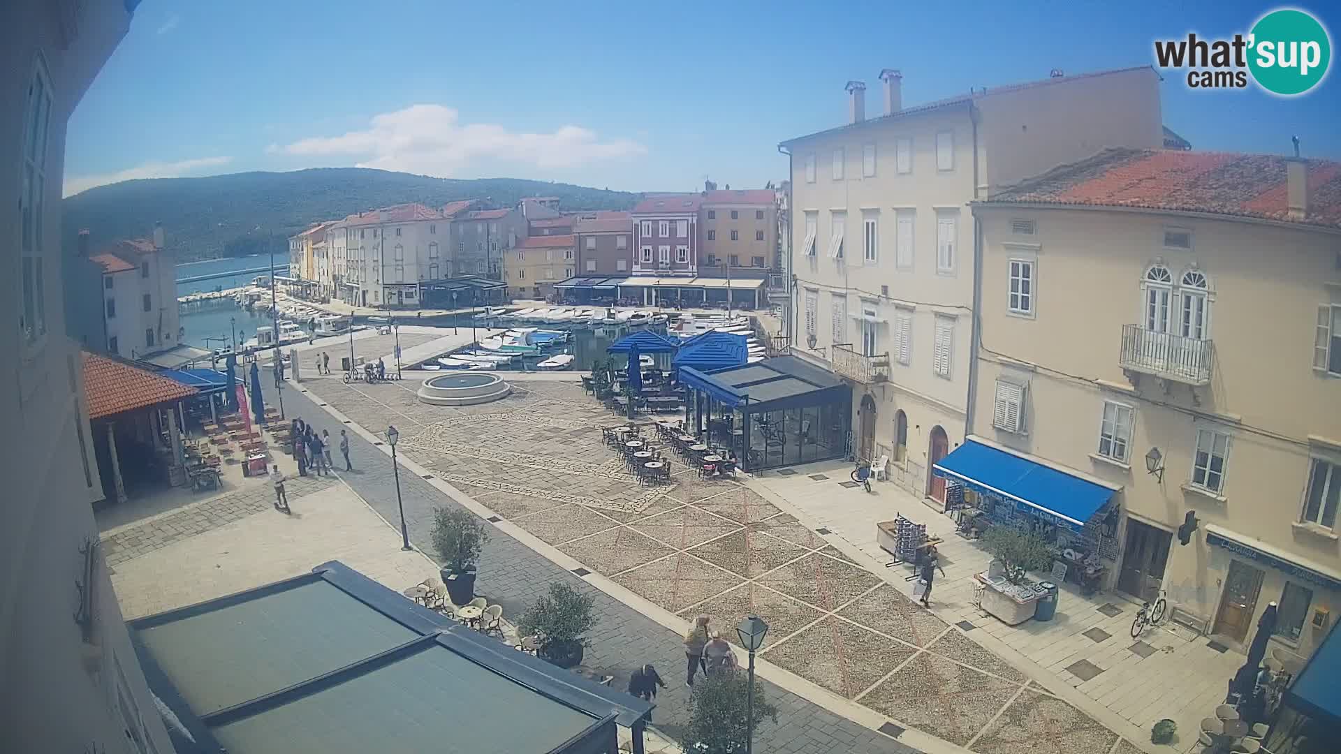 Cámara en vivo ciudad de Cres – plaza principal y “mandrač” – isla de Cres – Croacia