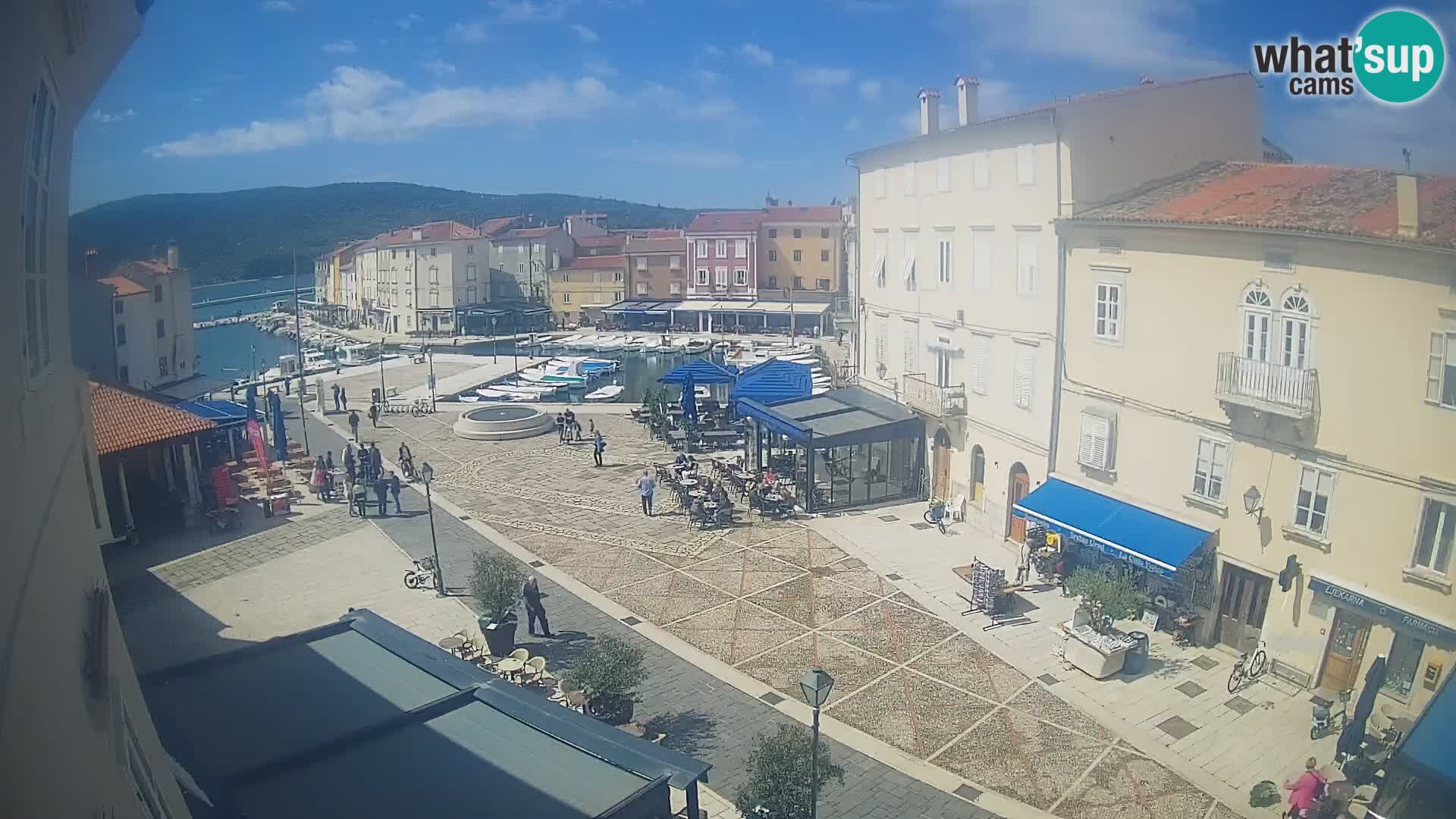 LIVE cam Cres city – place principale et “mandrač” – île de Cres – Croatie