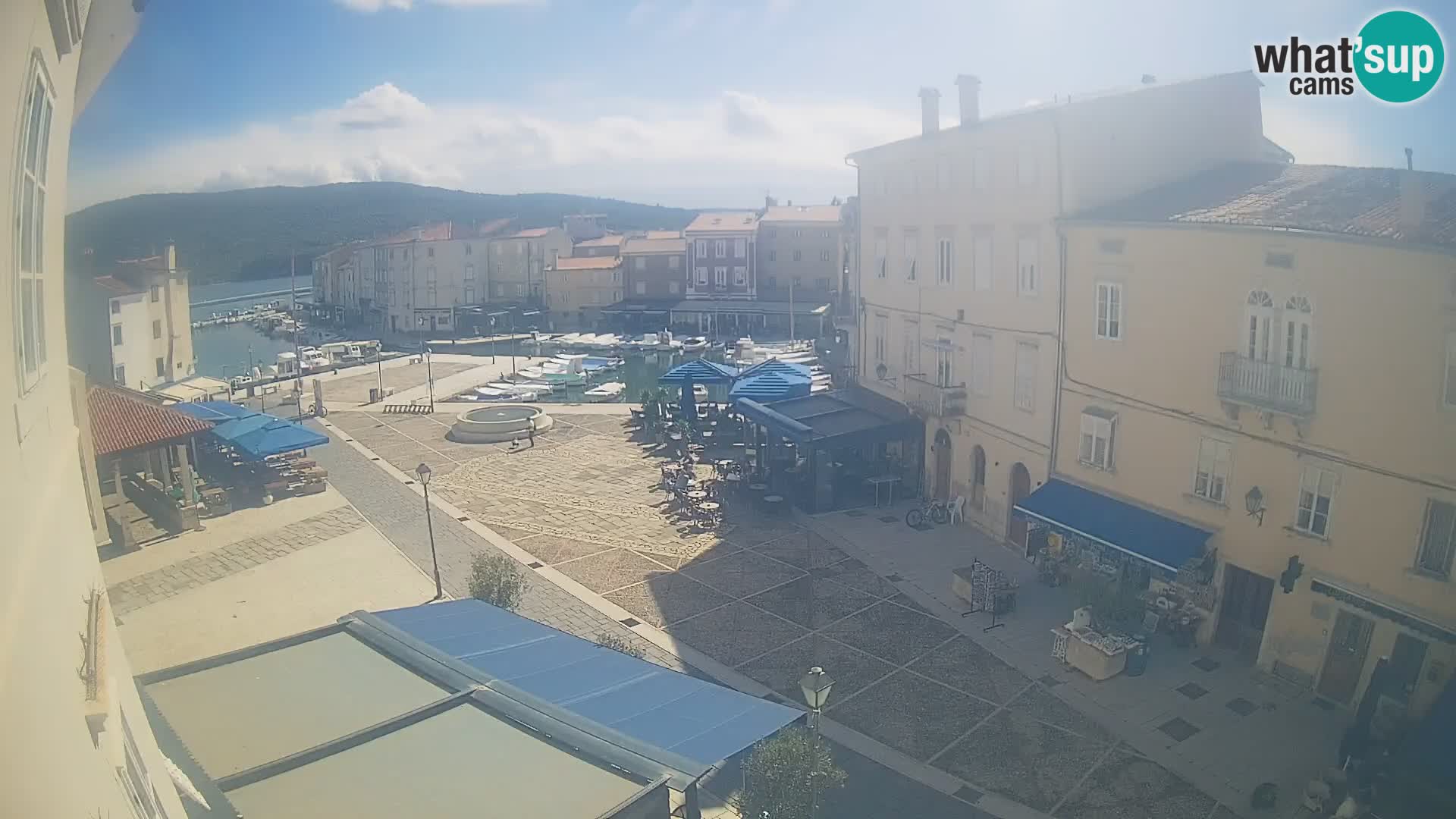 LIVE cam Cres city – place principale et “mandrač” – île de Cres – Croatie